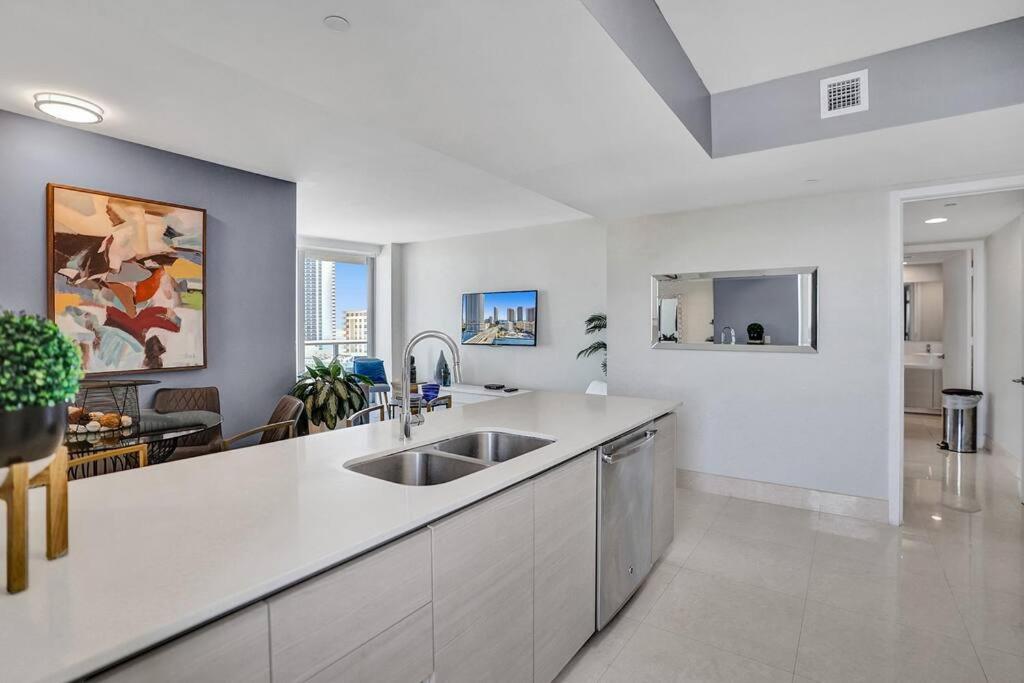 Perfect Vacation 4 Bedroom Condo Beach Access