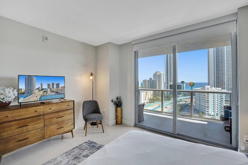 Perfect Vacation 4 Bedroom Condo Beach Access