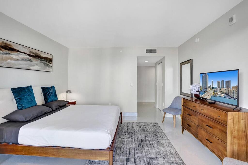 Perfect Vacation 4 Bedroom Condo Beach Access