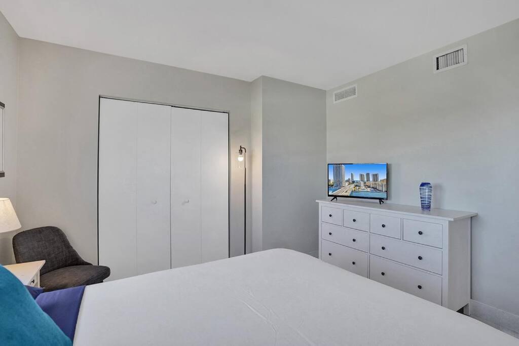 Perfect Vacation 4 Bedroom Condo Beach Access