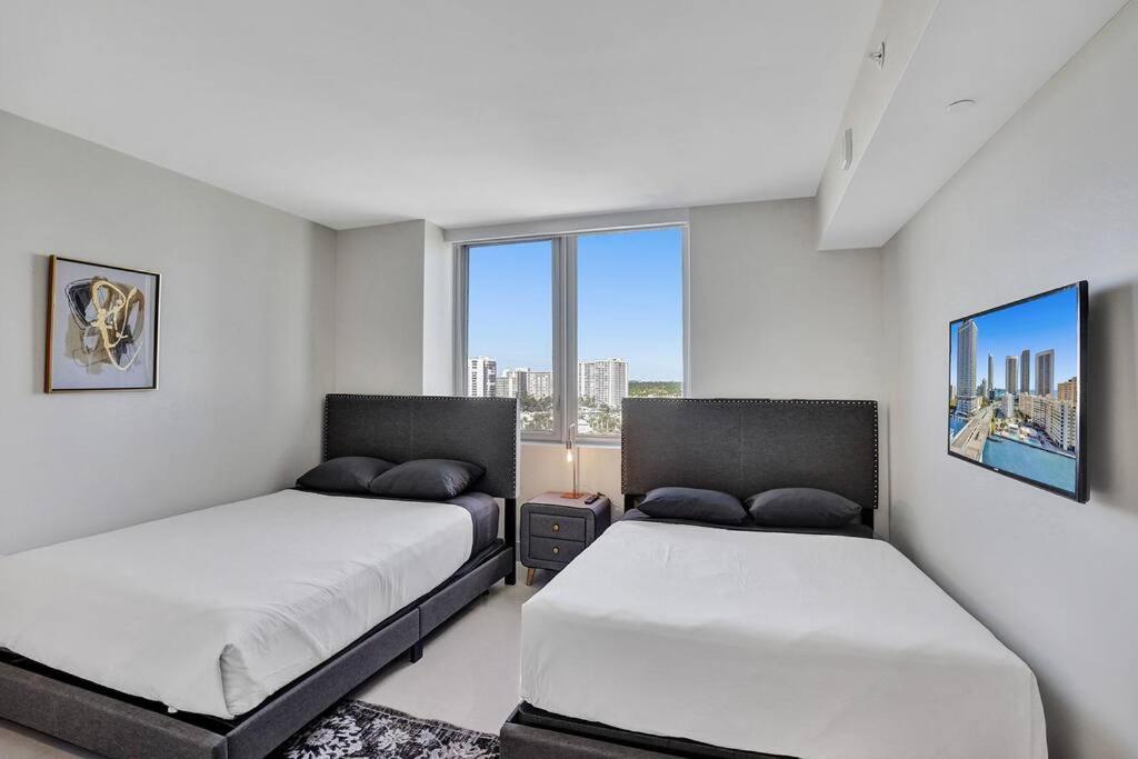 Perfect Vacation 4 Bedroom Condo Beach Access