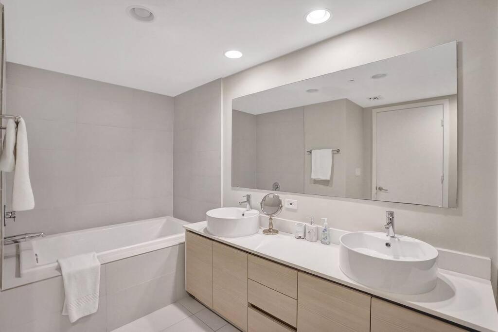 Perfect Vacation 4 Bedroom Condo Beach Access