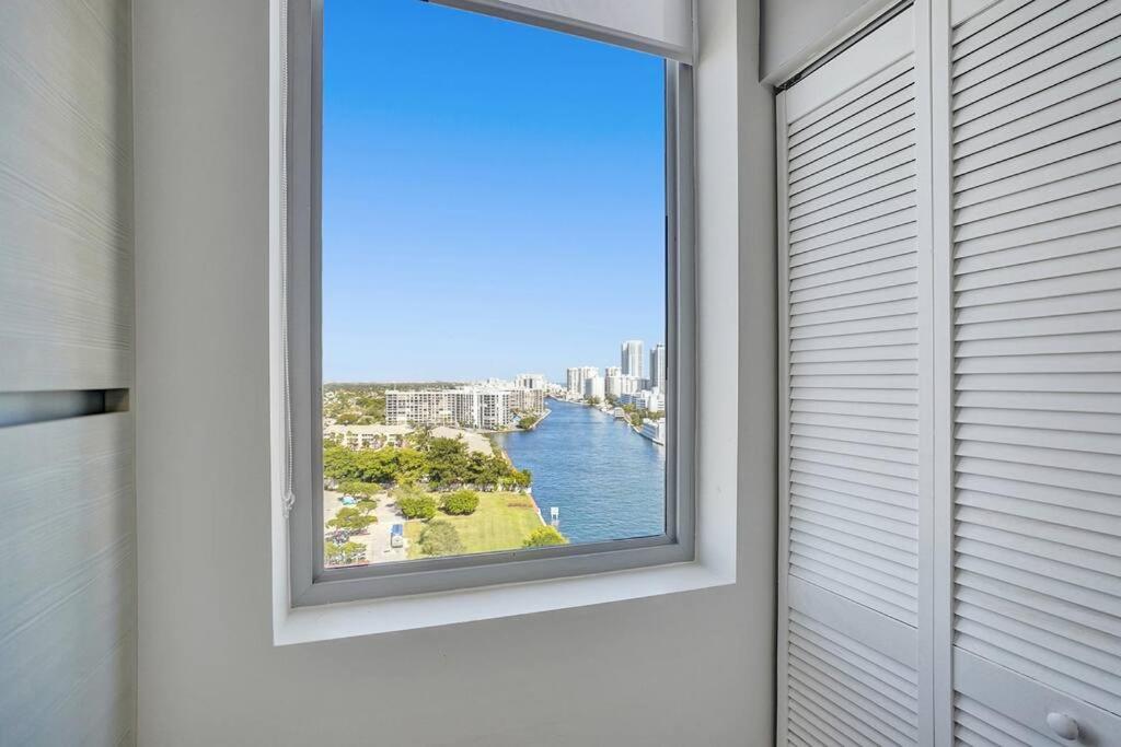 Perfect Vacation 4 Bedroom Condo Beach Access