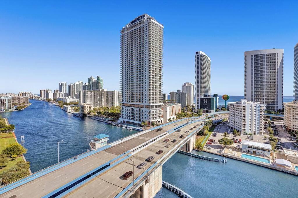 Perfect Vacation 4 Bedroom Condo Beach Access
