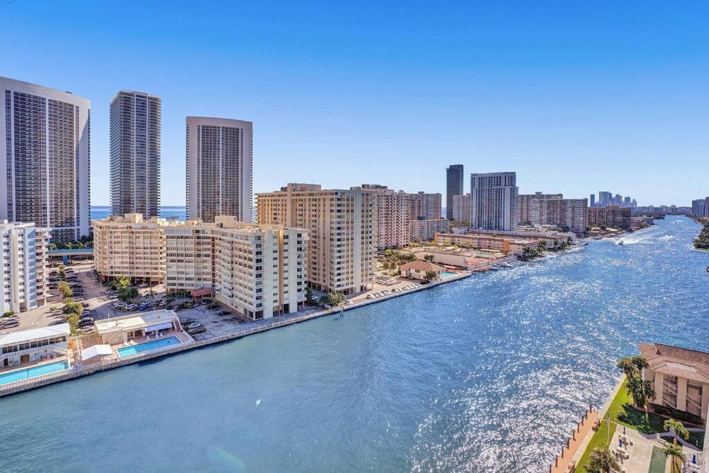 Perfect Vacation 4 Bedroom Condo Beach Access