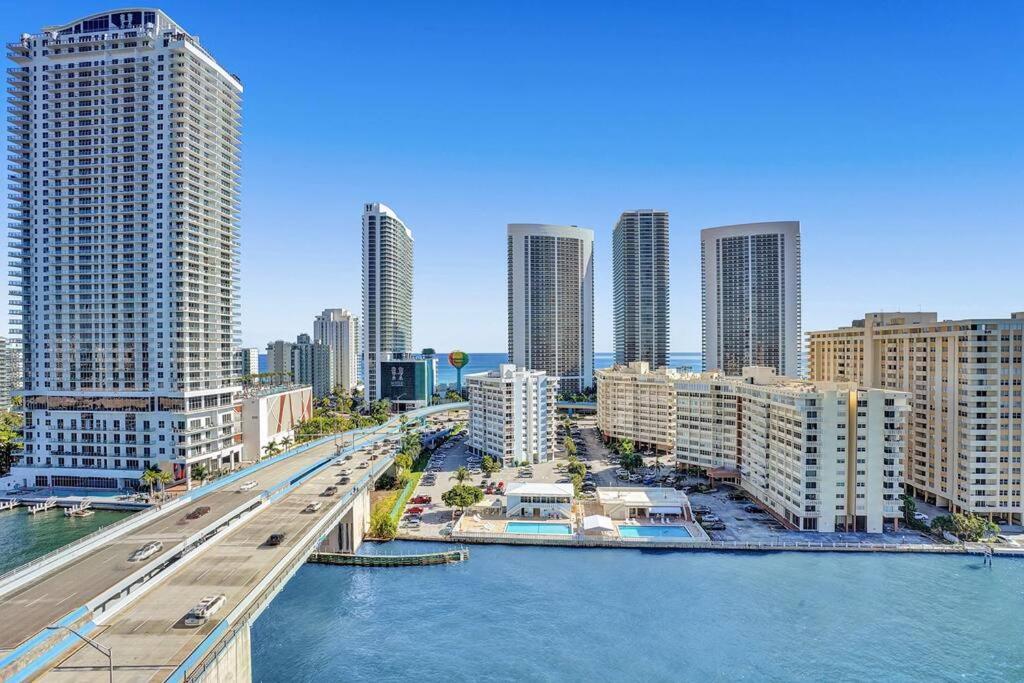 Perfect Vacation 4 Bedroom Condo Beach Access