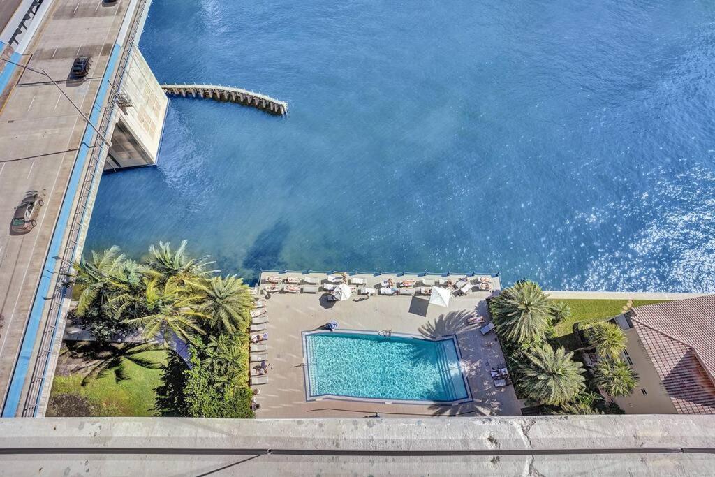 Perfect Vacation 4 Bedroom Condo Beach Access