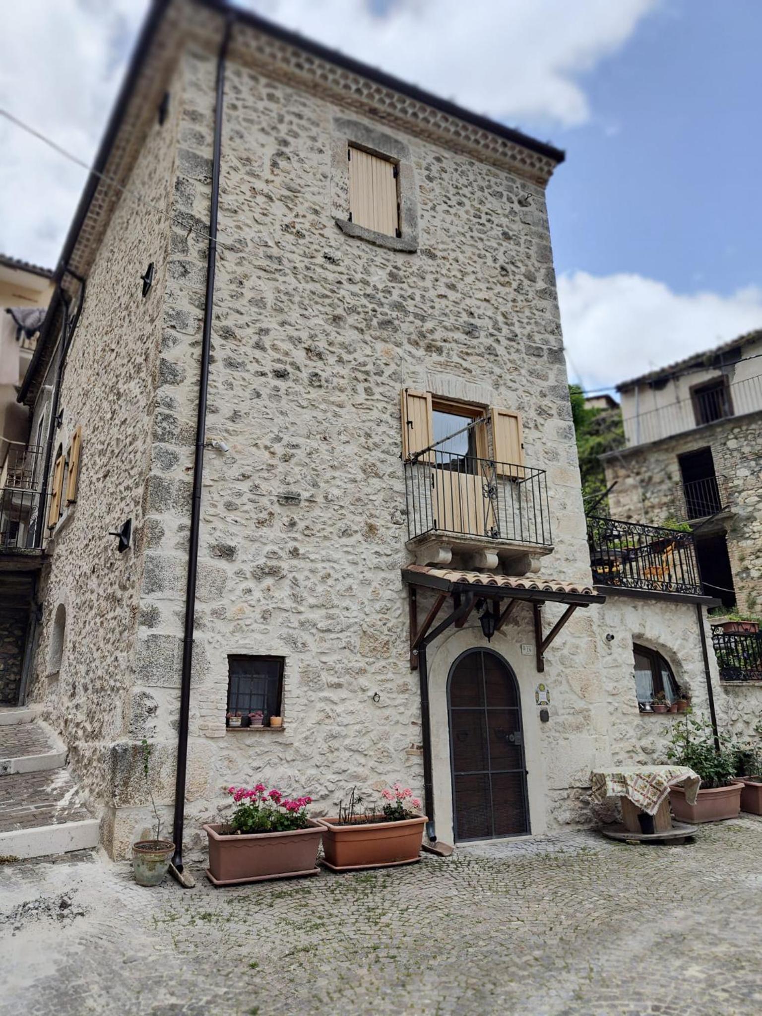 Monolocale rustico di Ariola view 2