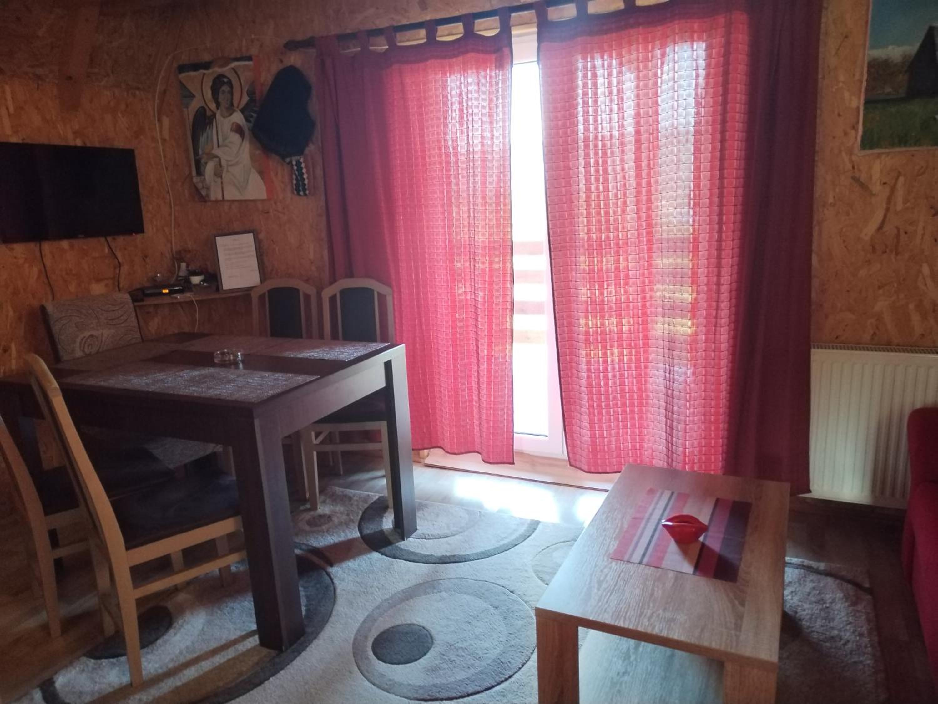 Vila Suza-Vikendice i apartmani Jezdić view 4