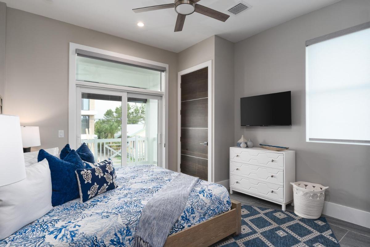 Beautiful New Build - 450 Palermo home view 3