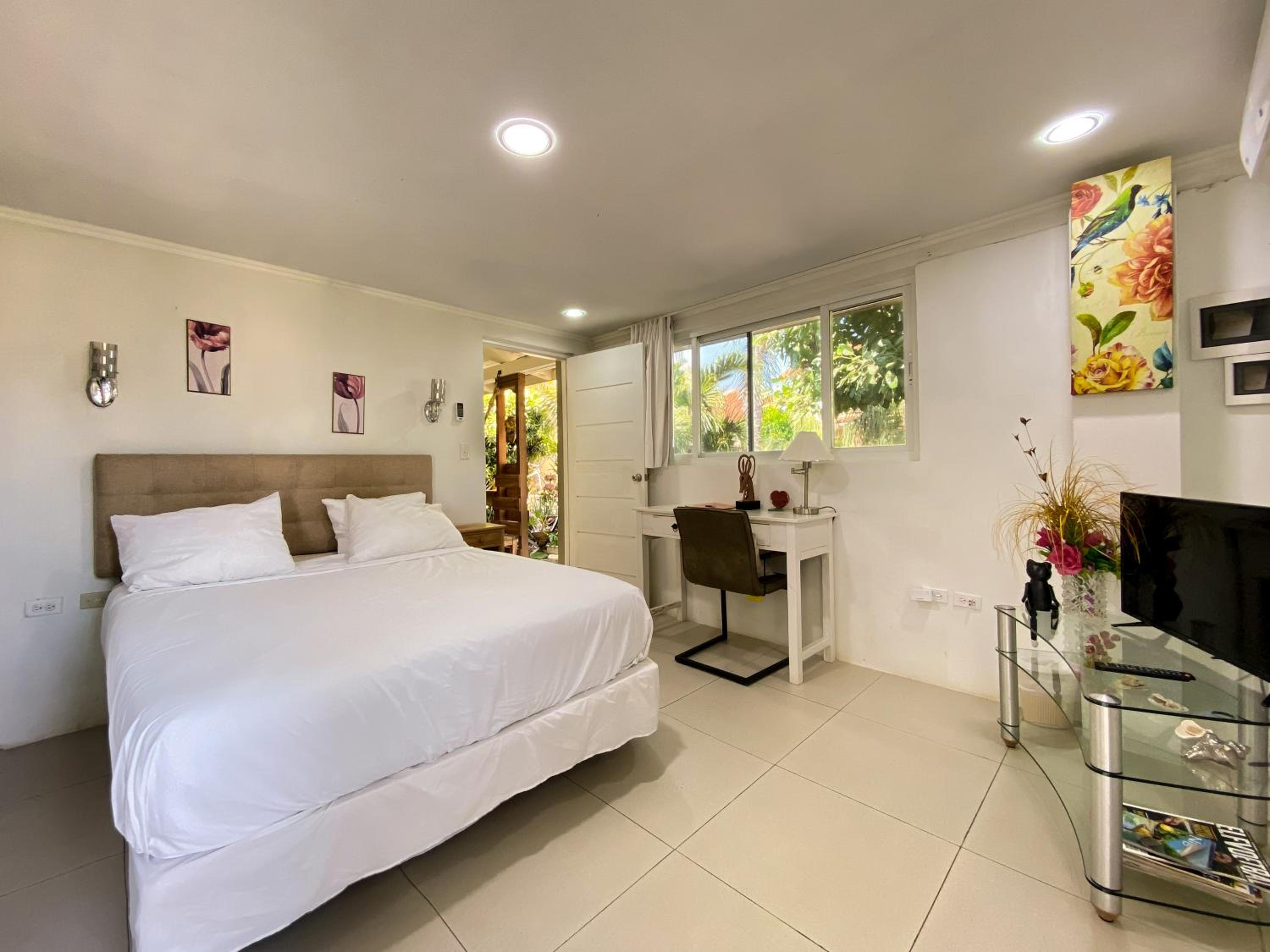 Casalina Garden 2 blocks to Palm Beach & Kitesurfing school