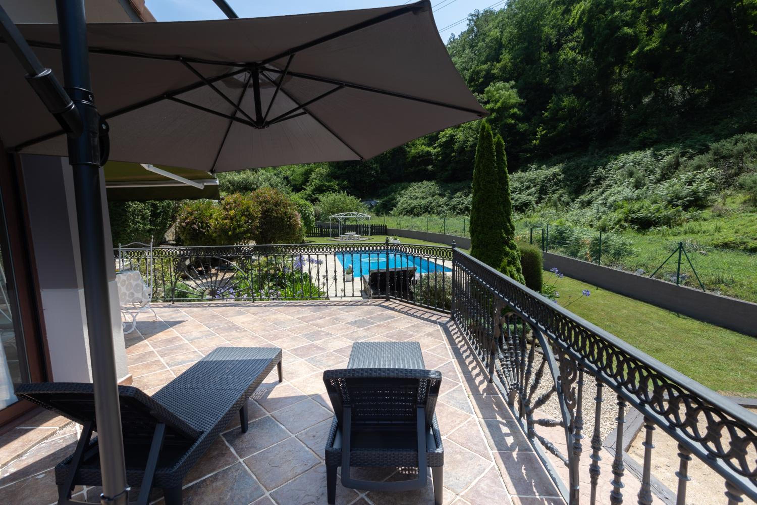 SARREN Villa Pool