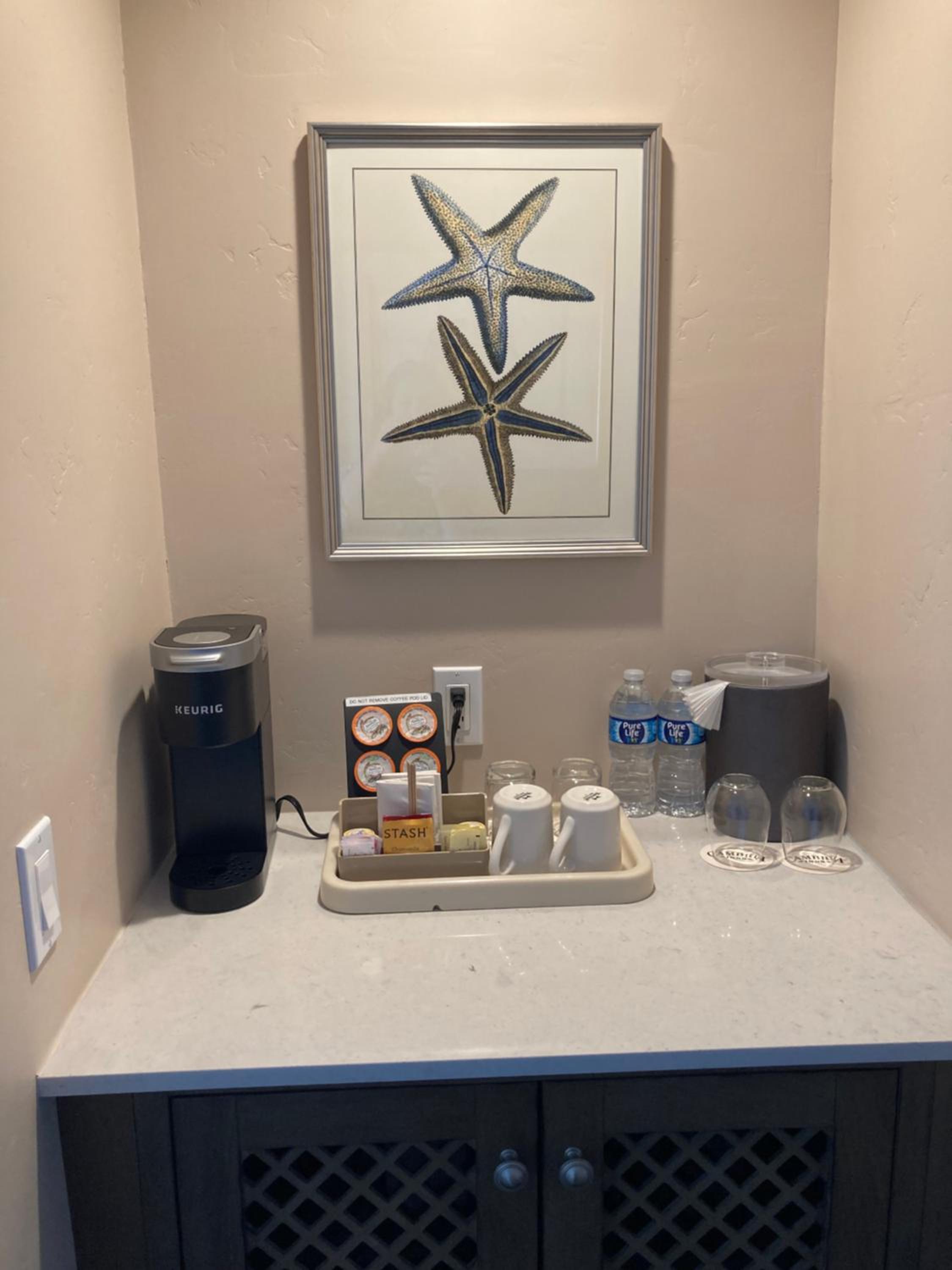Sand Pebbles Inn