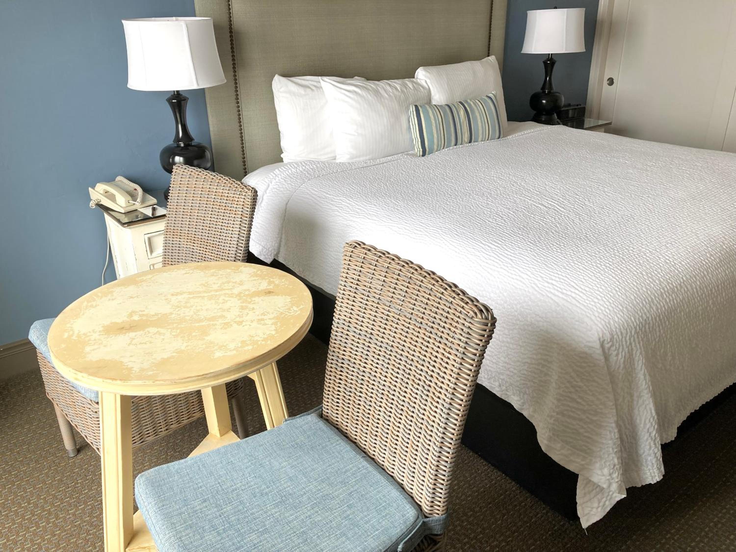 Sand Pebbles Inn