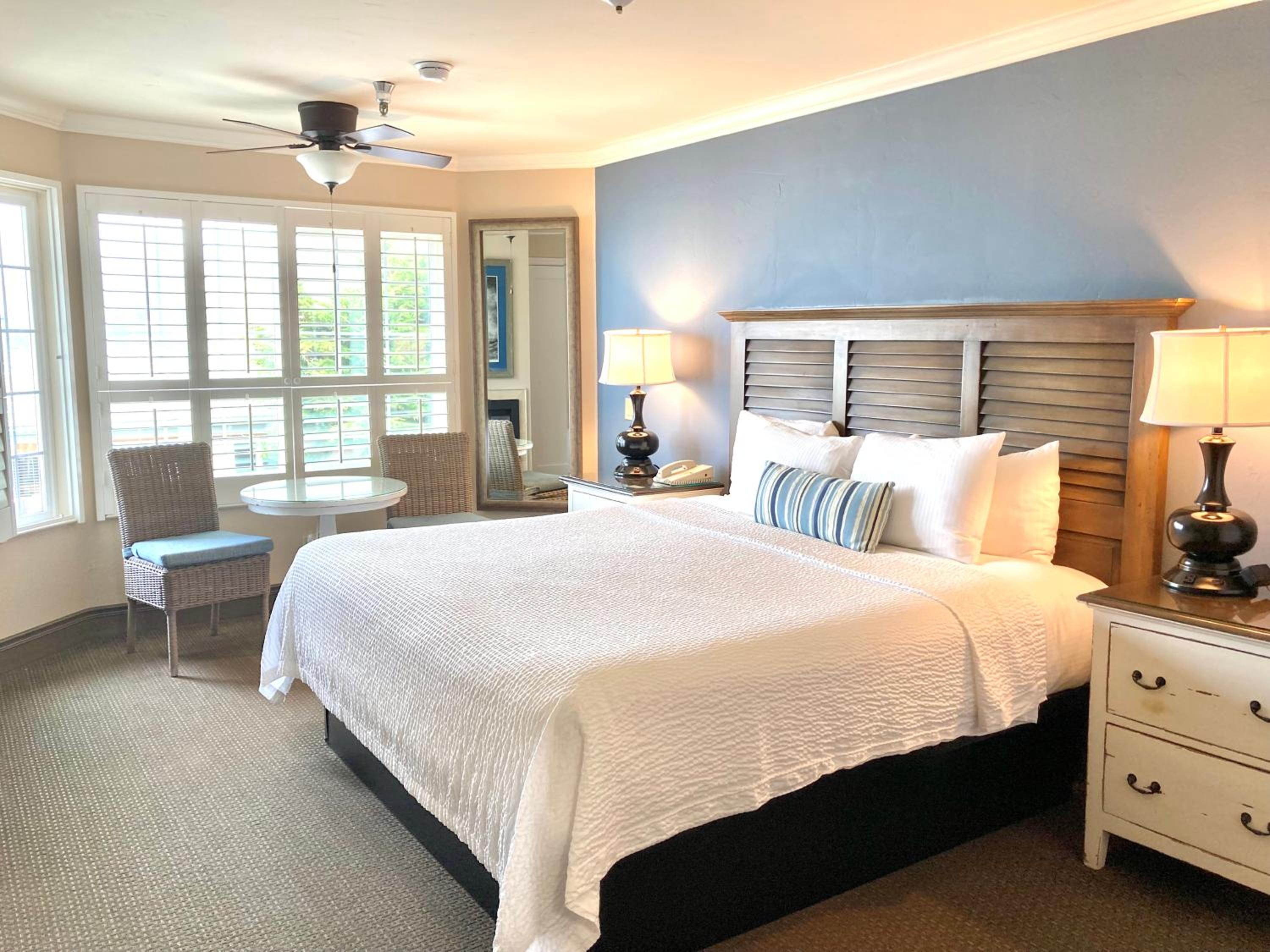 Sand Pebbles Inn