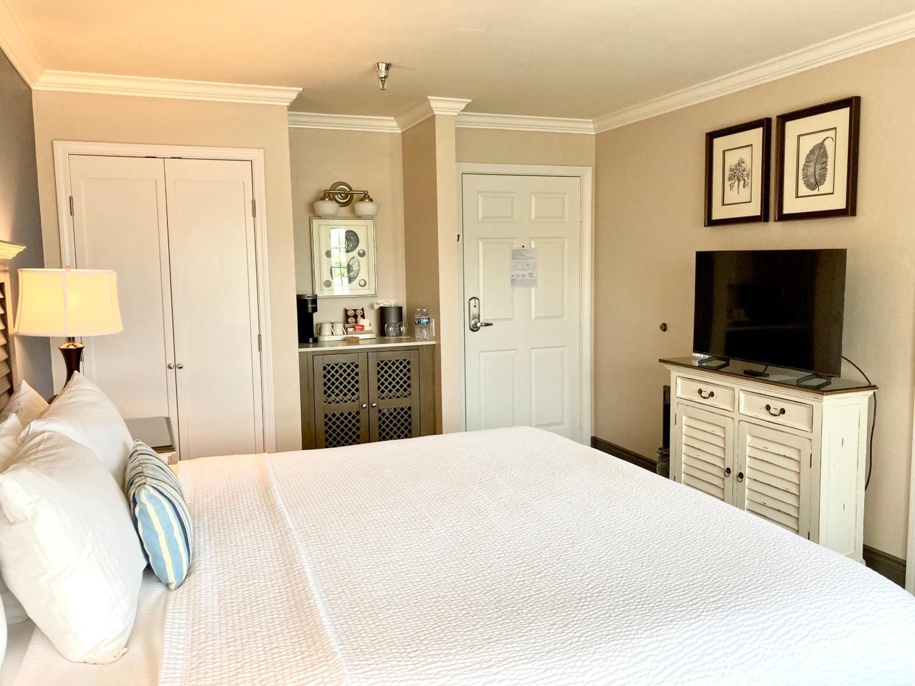 Sand Pebbles Inn