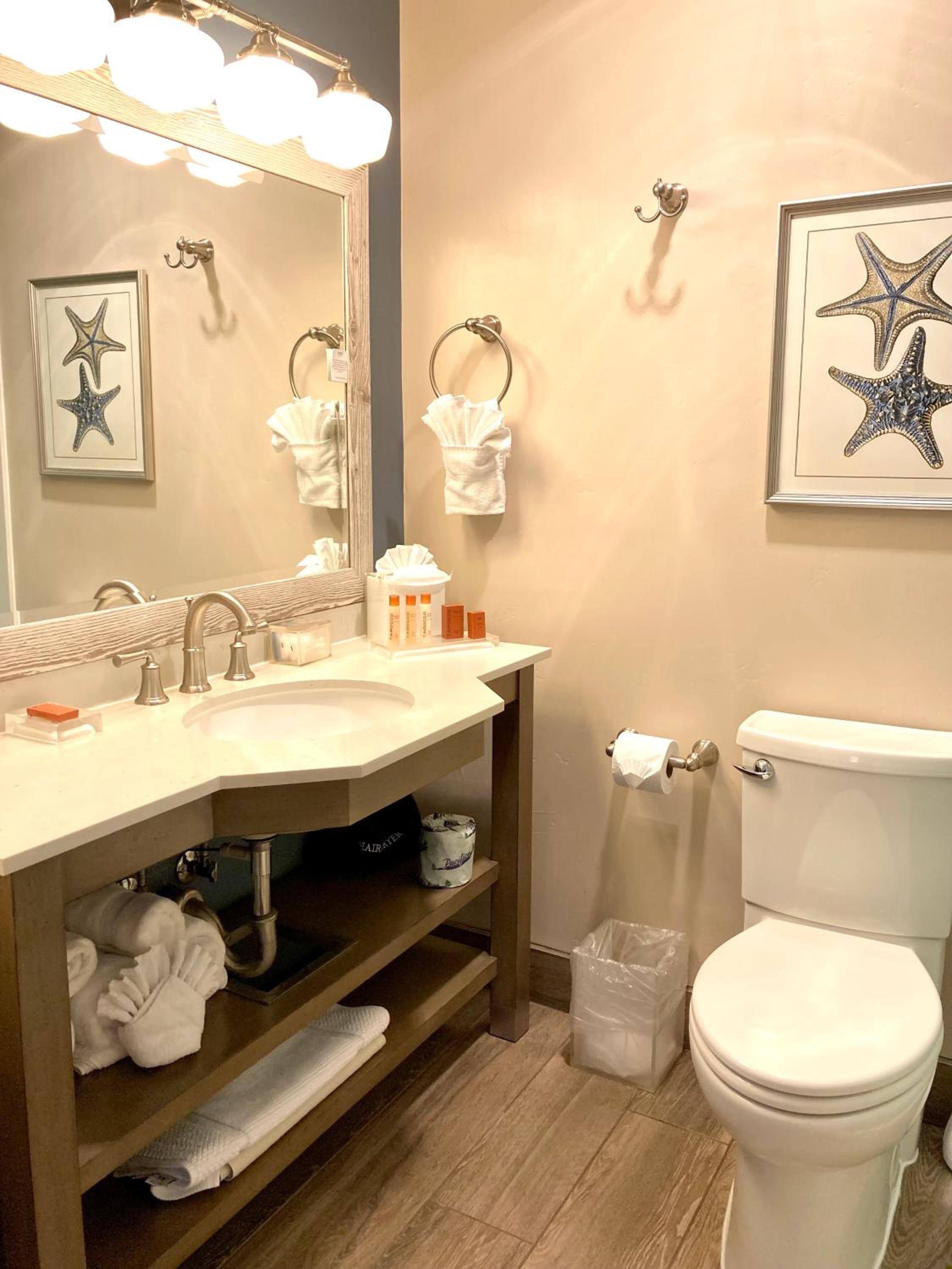 Sand Pebbles Inn