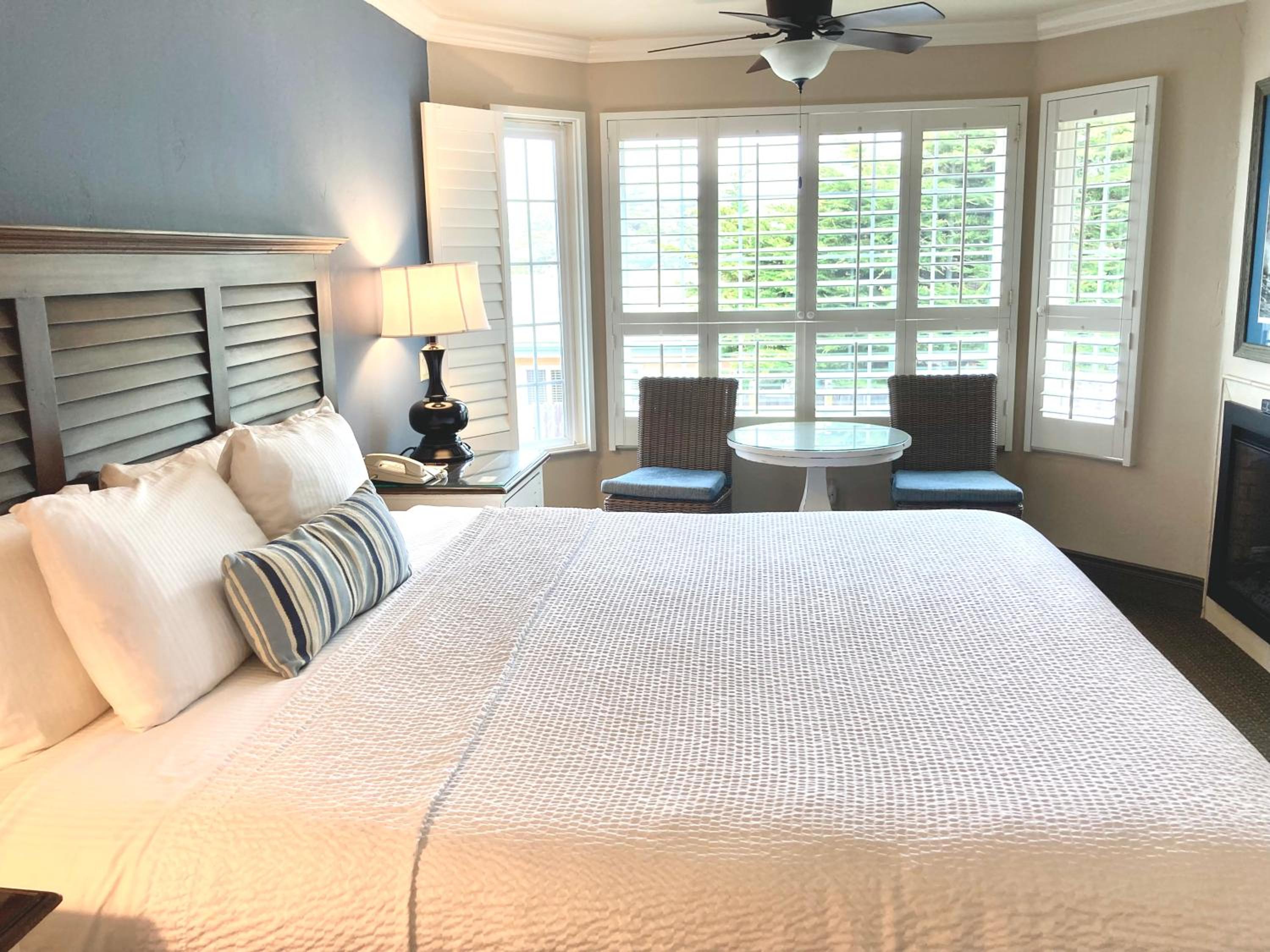 Sand Pebbles Inn