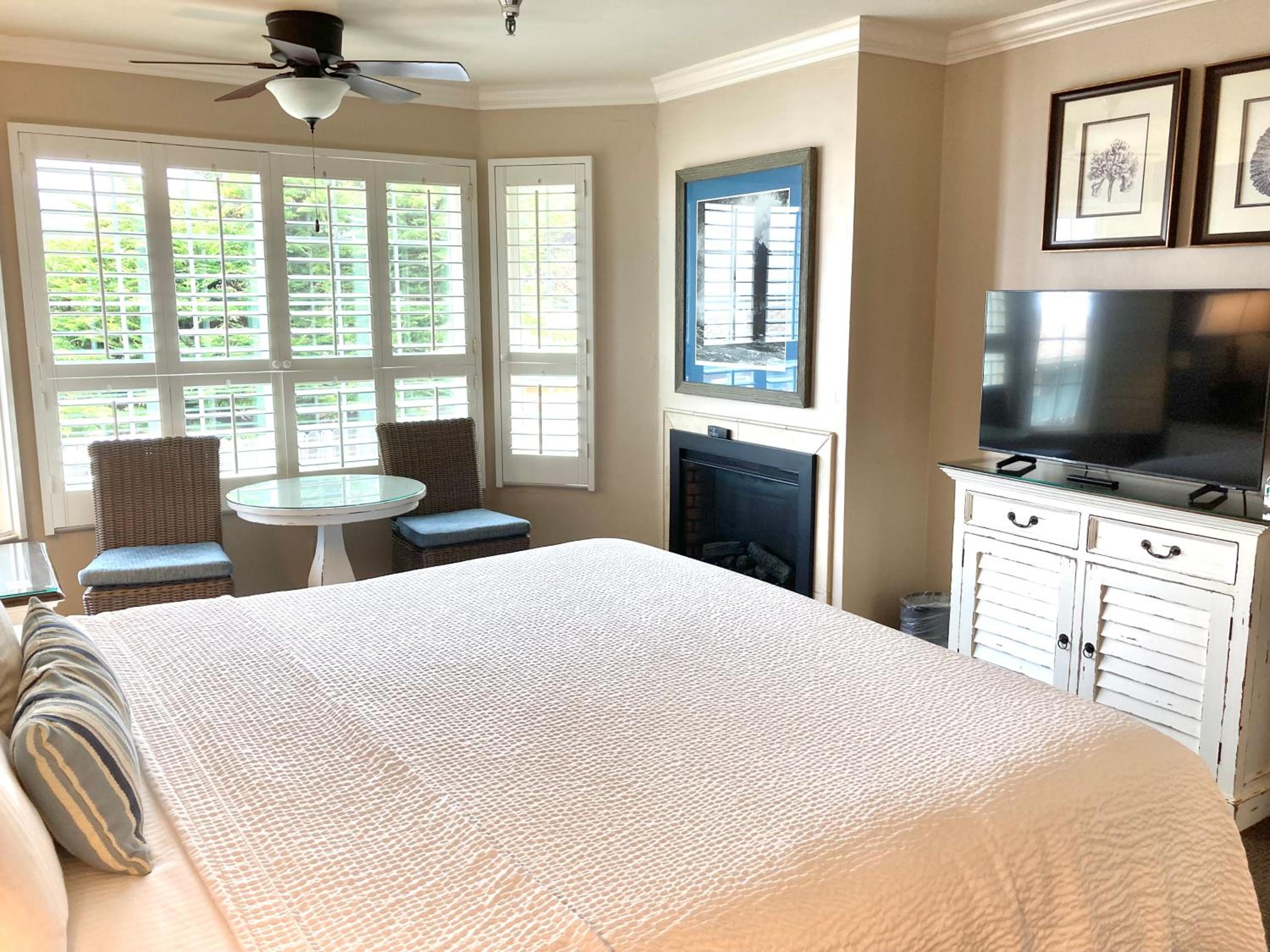 Sand Pebbles Inn