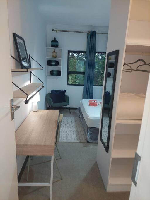 Exquisite Home with fast wifi, workstation, pool and gym, great for long stays view 5