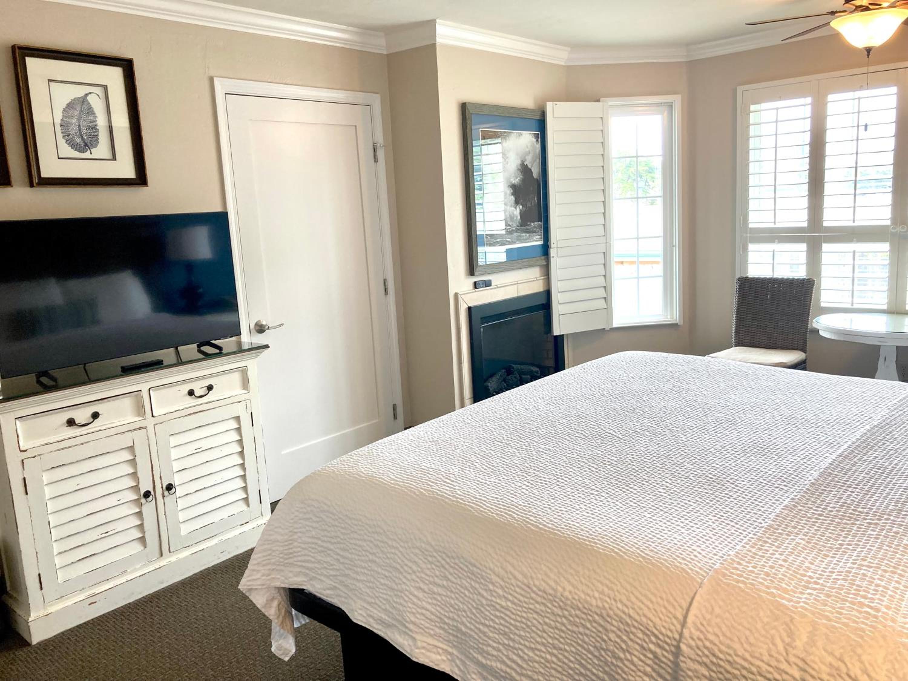 Sand Pebbles Inn