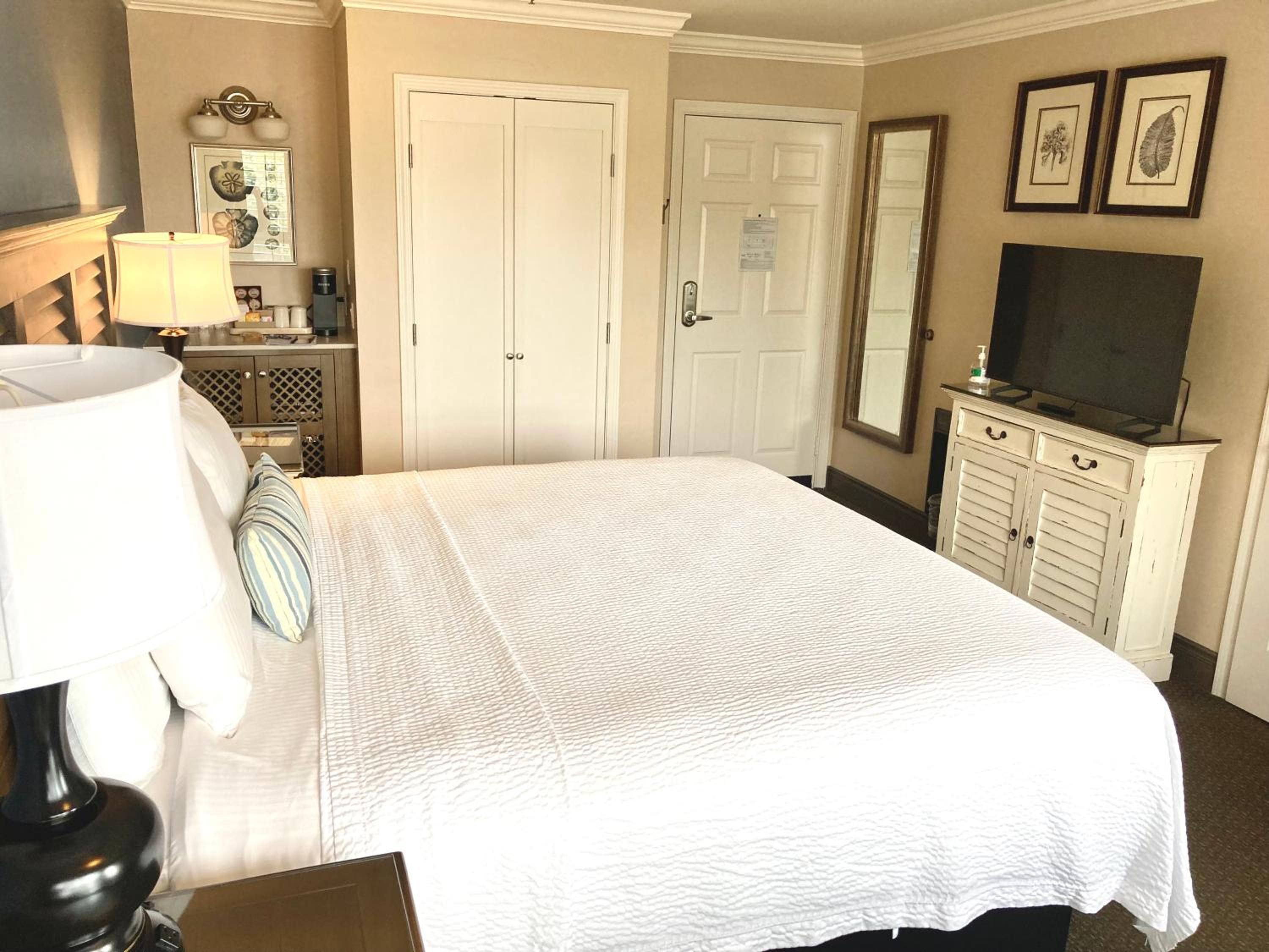 Sand Pebbles Inn