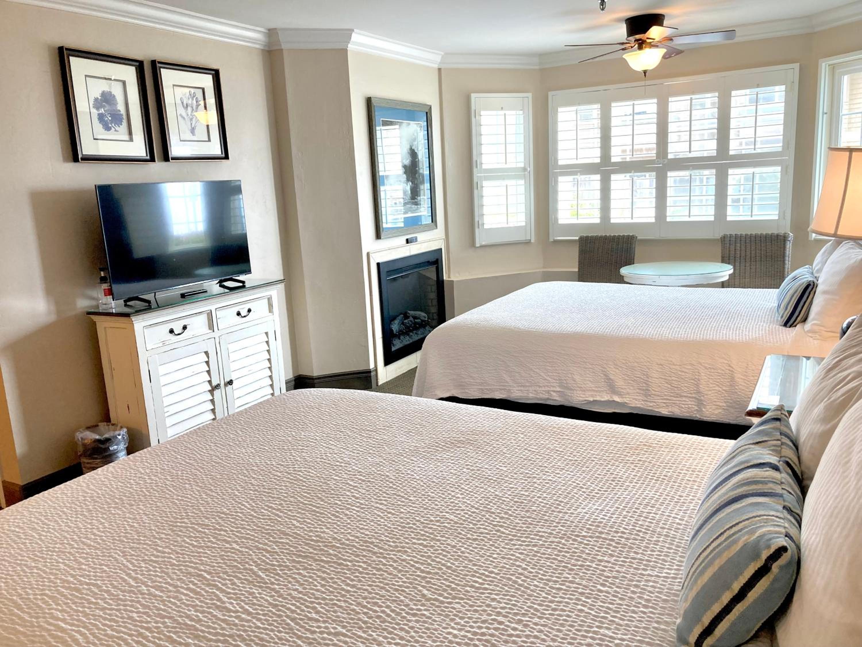 Sand Pebbles Inn