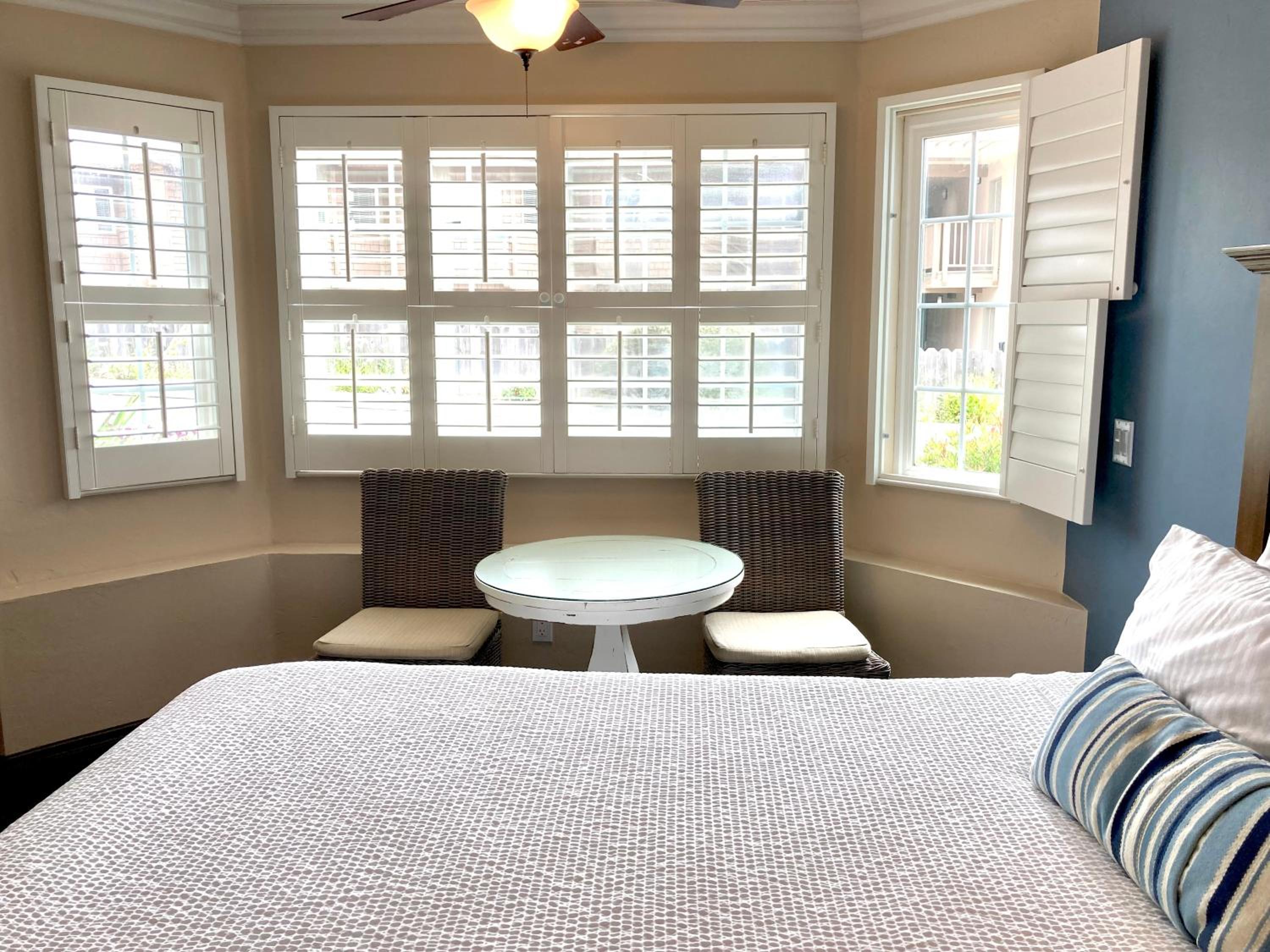 Sand Pebbles Inn