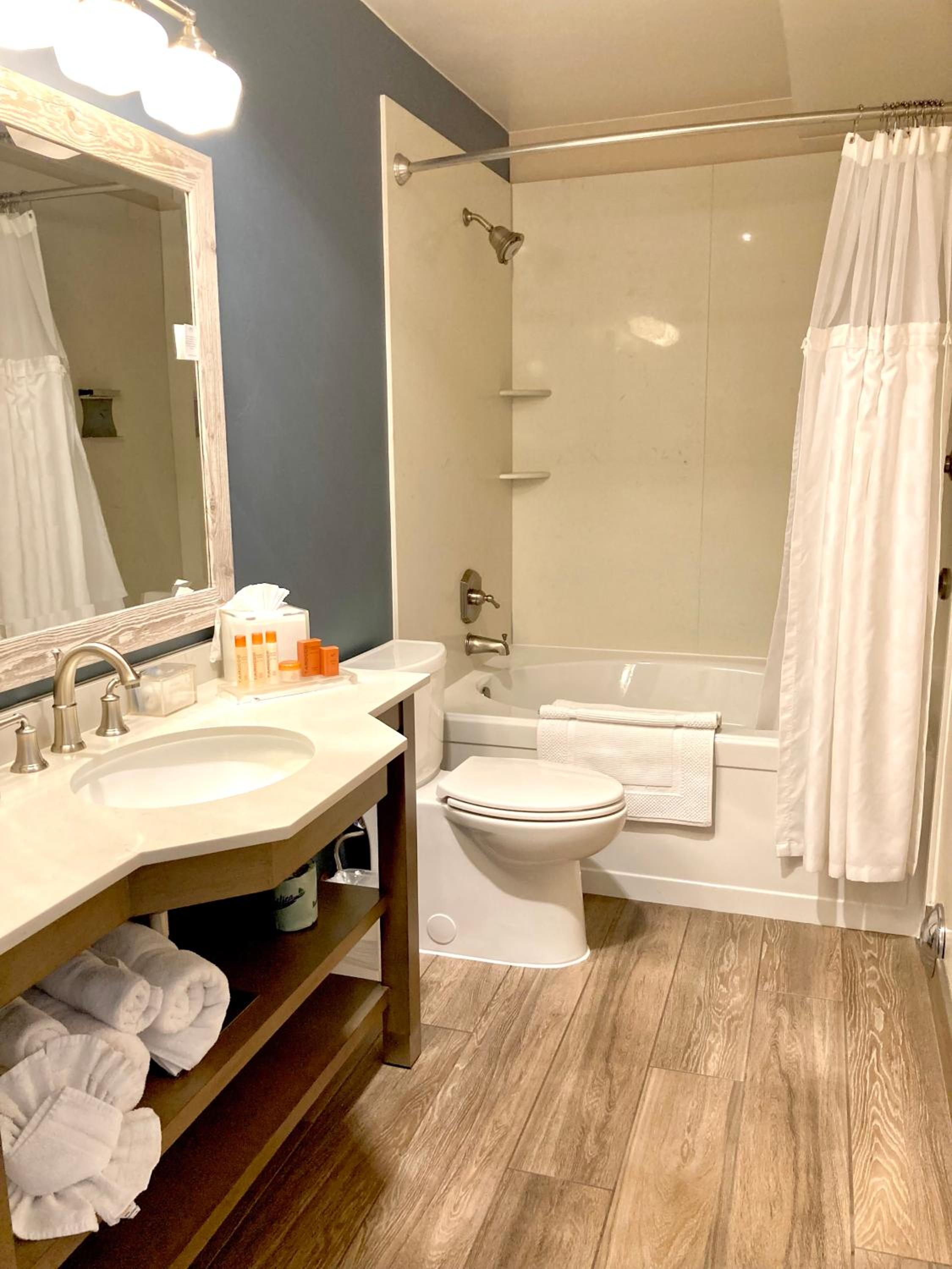 Sand Pebbles Inn