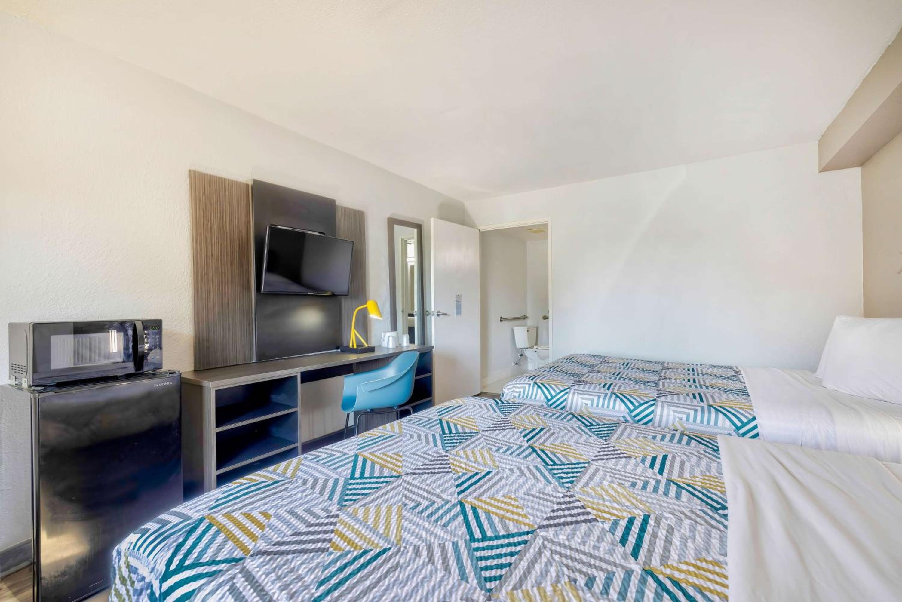 Hammond Vacations - Motel 6-Hammond, IN - Chicago Area - Property Image 1