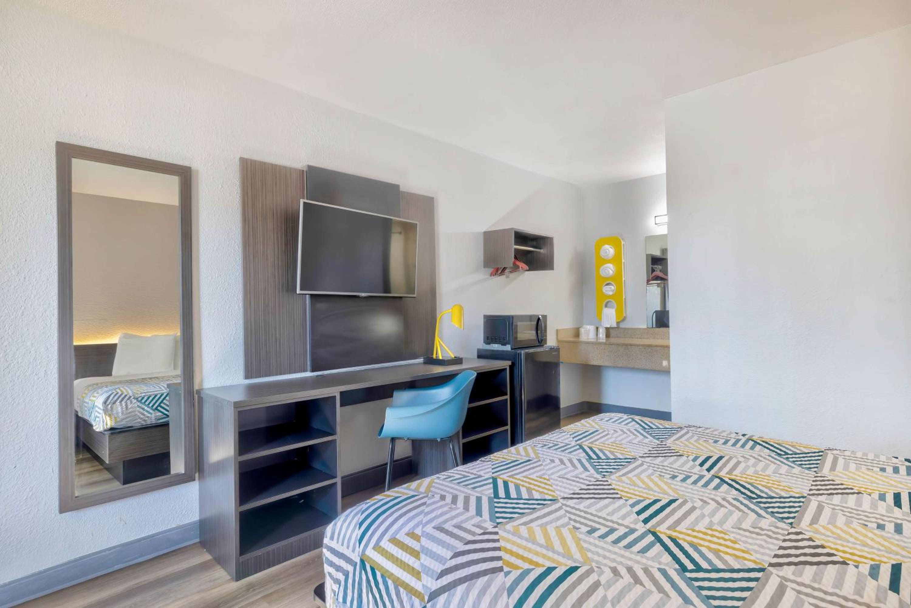 Hammond Vacations - Motel 6-Hammond, IN - Chicago Area - Property Image 12