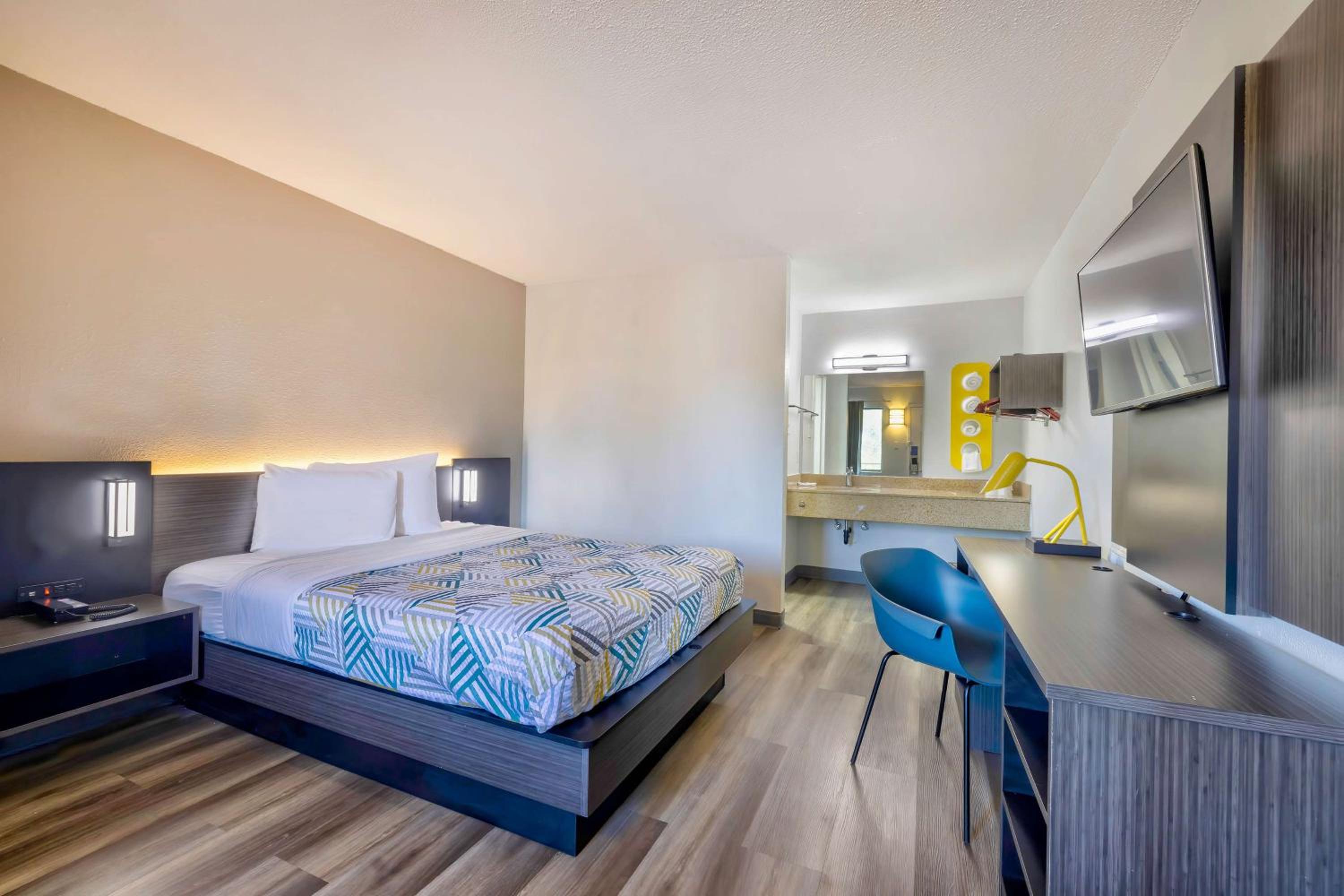 Hammond Vacations - Motel 6-Hammond, IN - Chicago Area - Property Image 11
