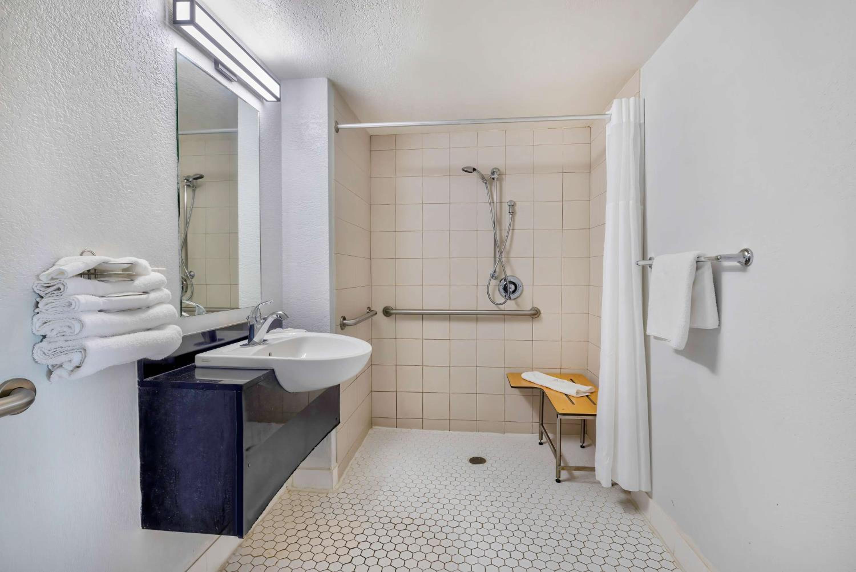 Hammond Vacations - Motel 6-Hammond, IN - Chicago Area - Property Image 5