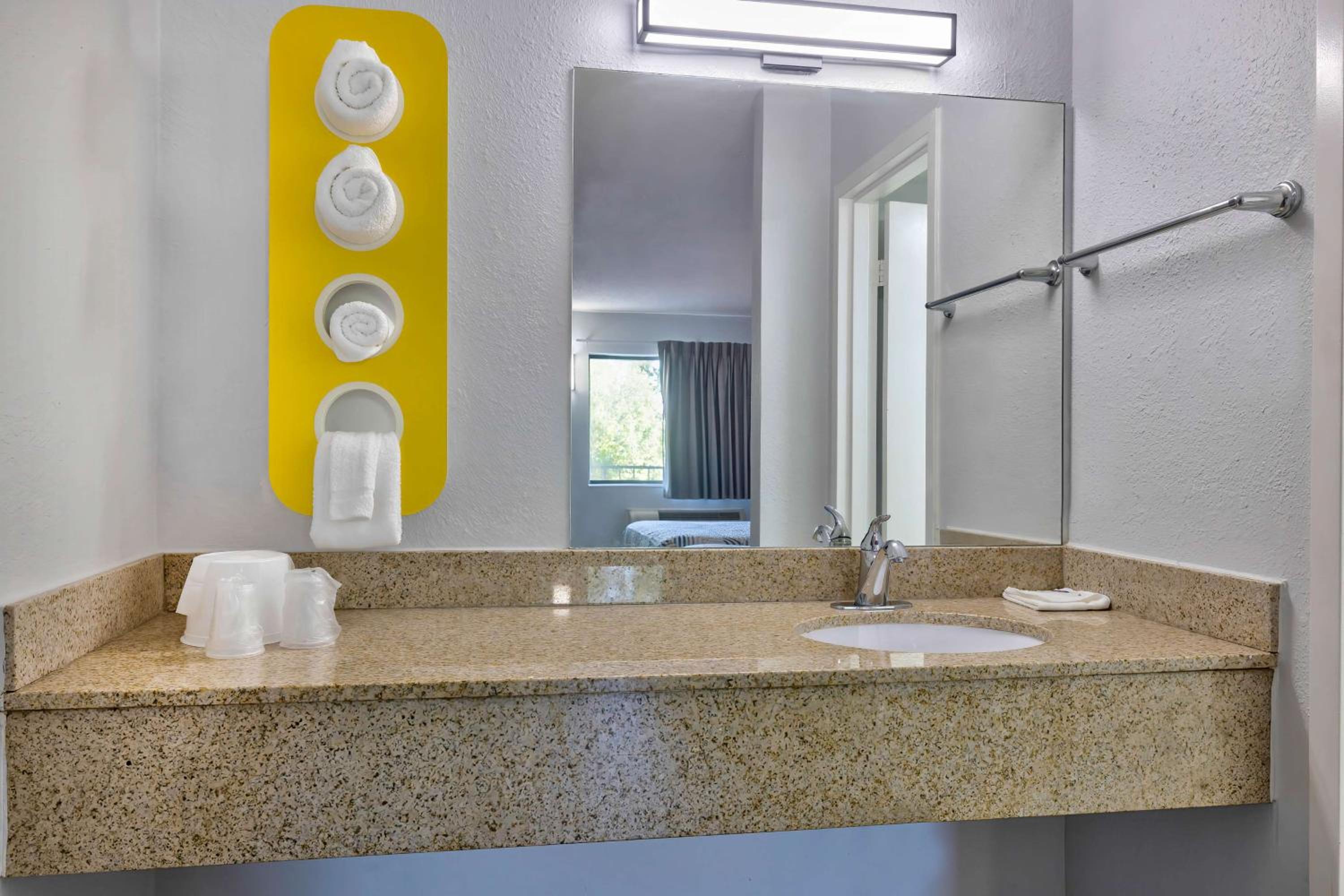 Hammond Vacations - Motel 6-Hammond, IN - Chicago Area - Property Image 4