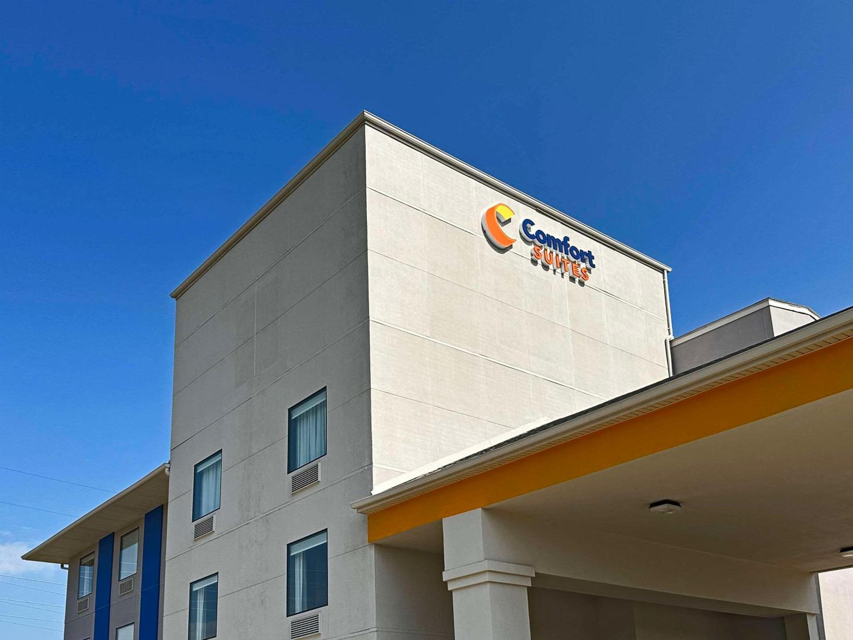 Jacksonville Vacations - Comfort Suites Jackson-Cape Girardeau - Property Image 3