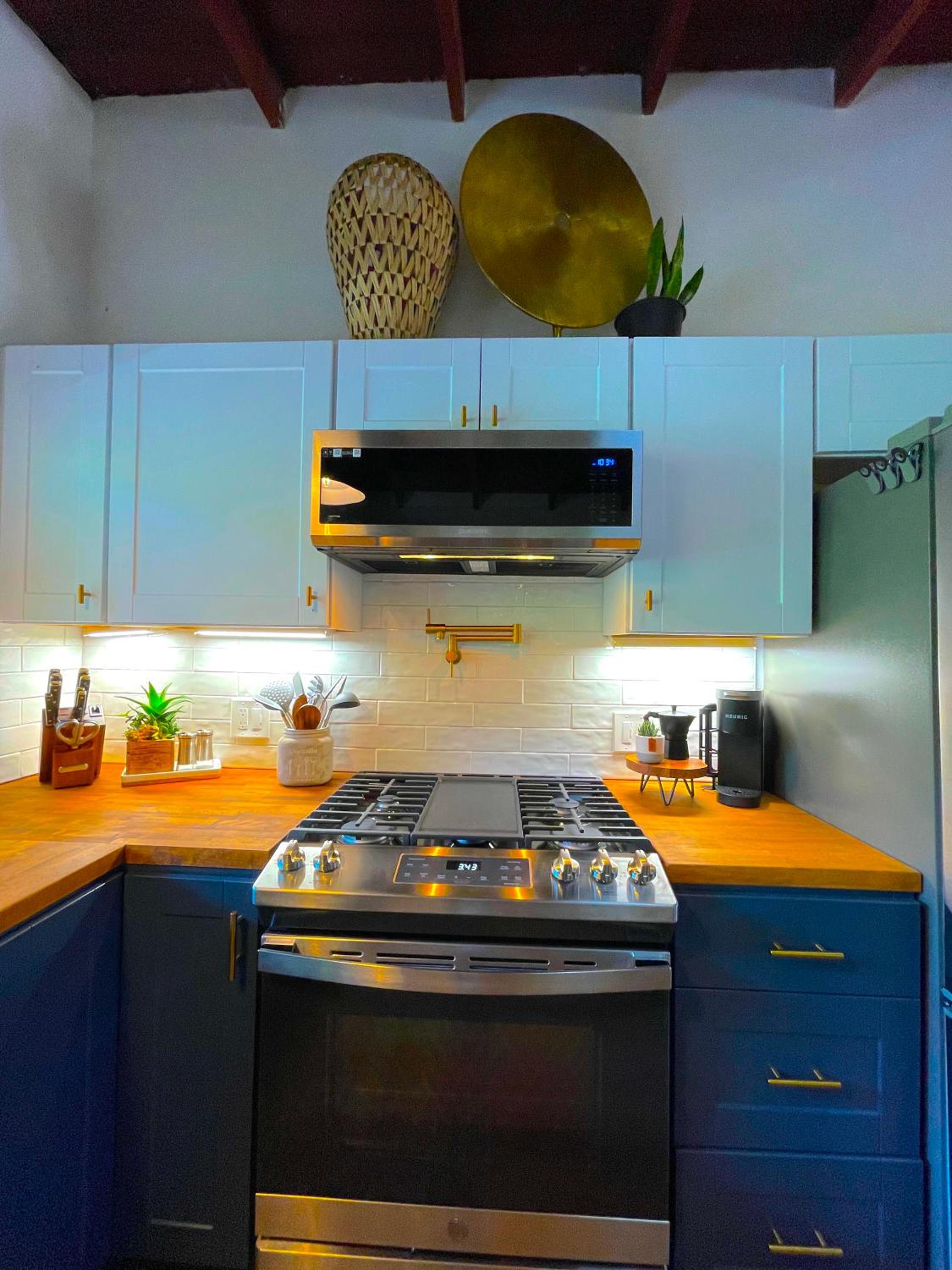 Private Wine Country-River Bungalow! Sunny Treetop Views - Pets Stay Free view 3
