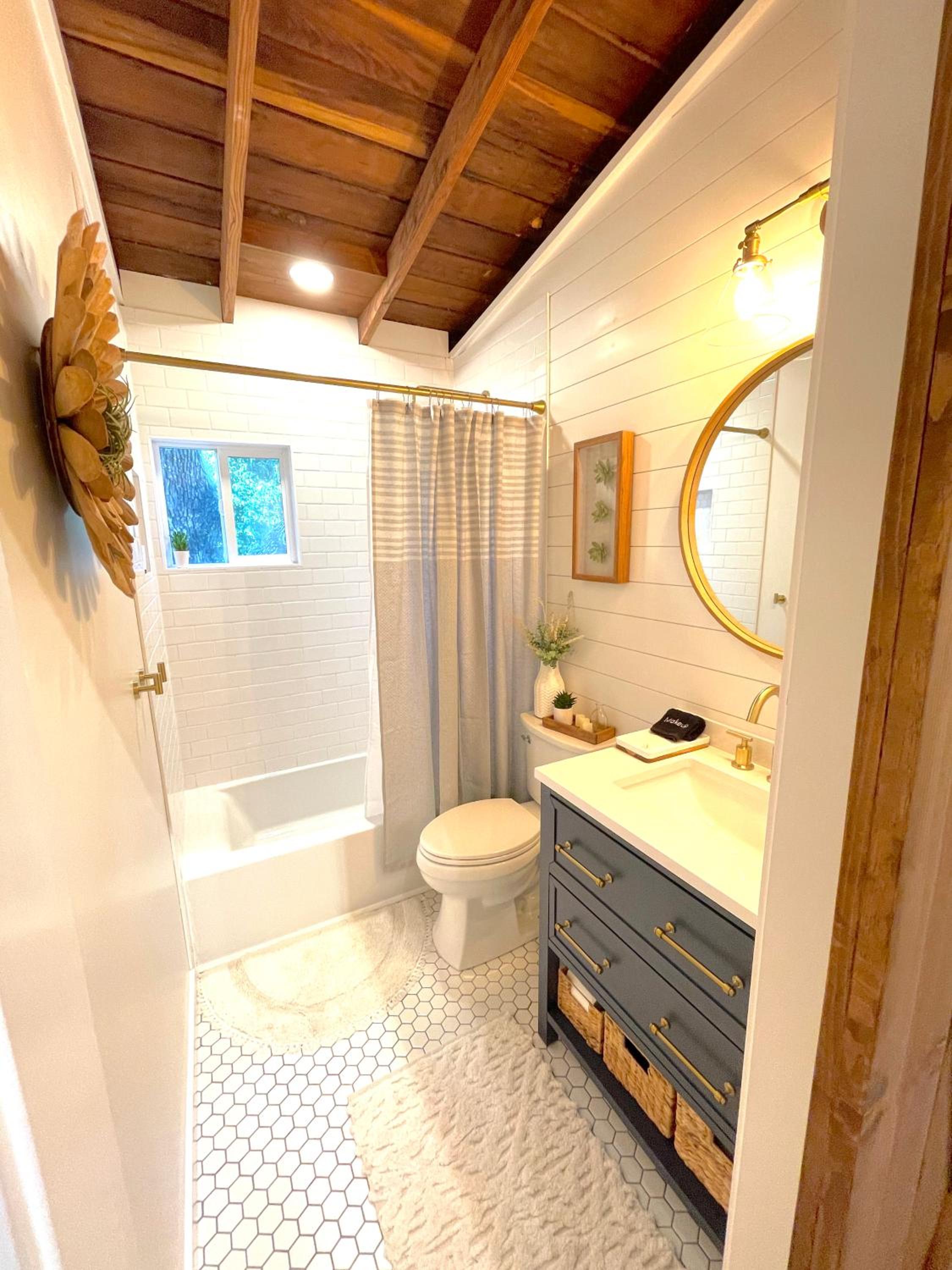 Private Wine Country-River Bungalow! Sunny Treetop Views - Pets Stay Free view 5