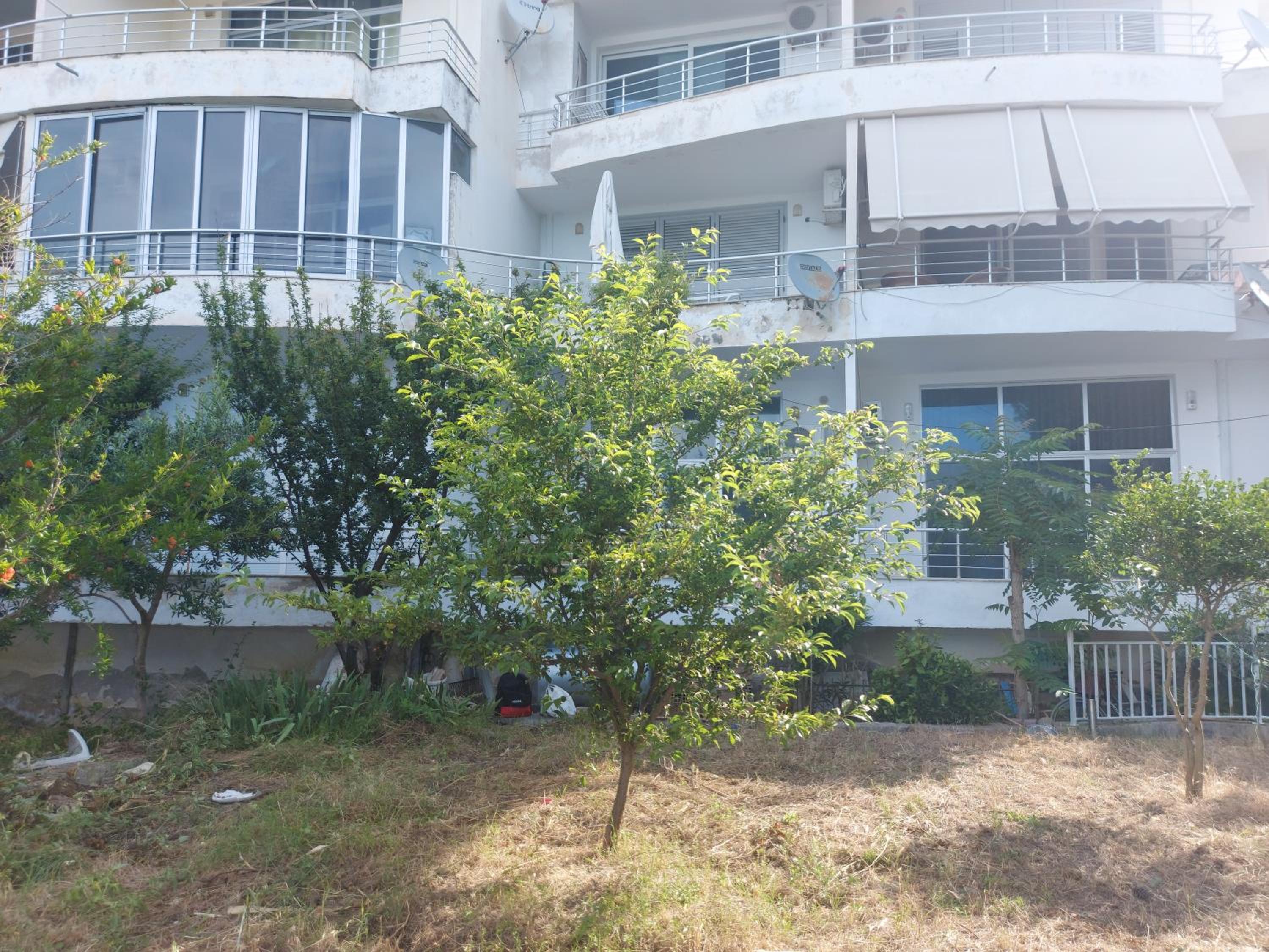 Bral Currila - Peaceful Beachfront Apartment