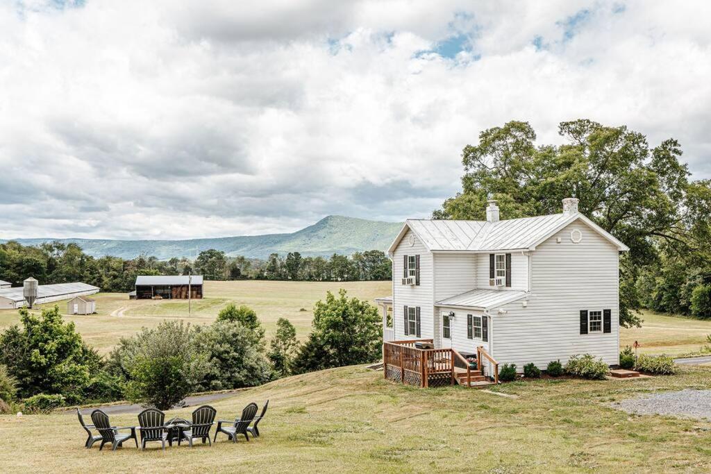 Hotel Mountain View Farmhouse in Luray, Family Friendly - Image 1