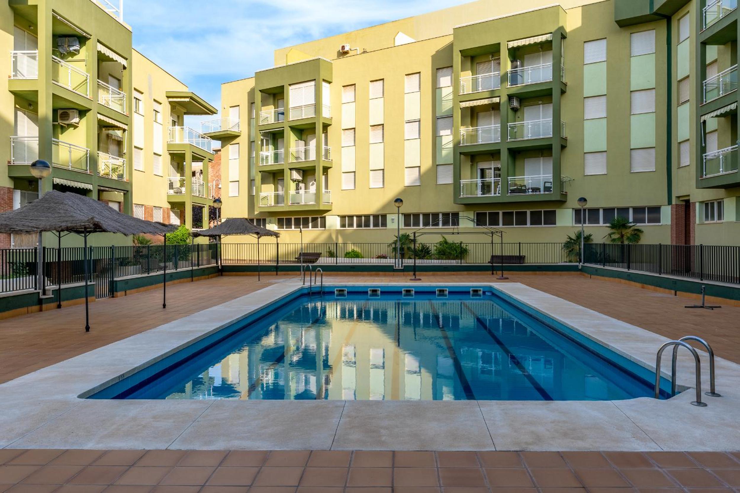 Bonito apartamento en la playa con piscina y parking photo 3