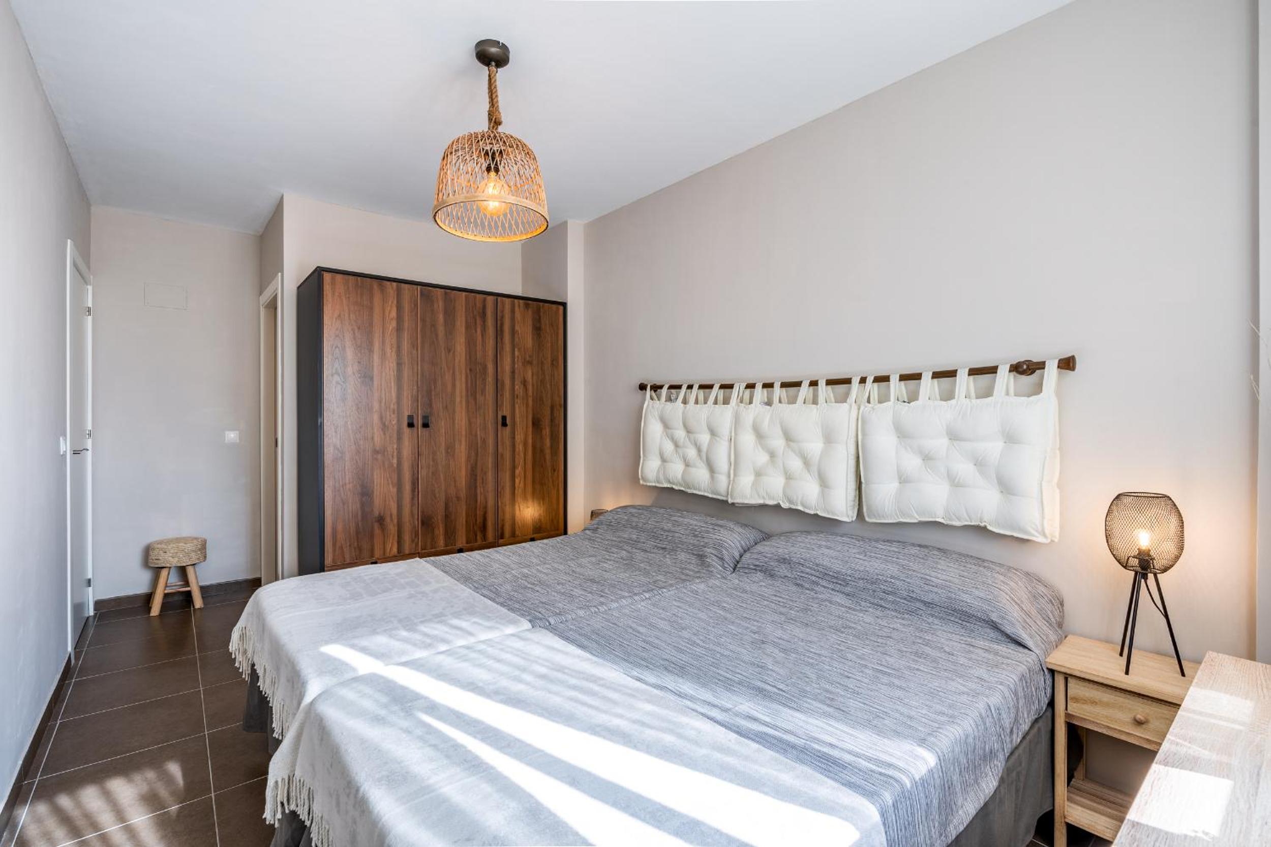 Bonito apartamento en la playa con piscina y parking photo 4