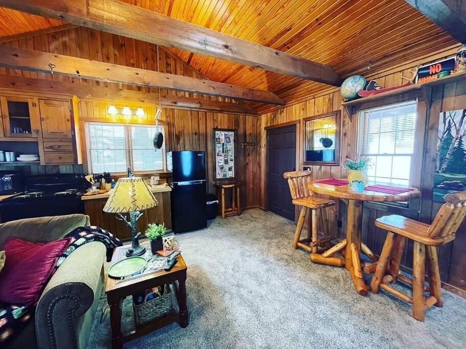 Eagle Crest cabin, White river view with hottub view 3
