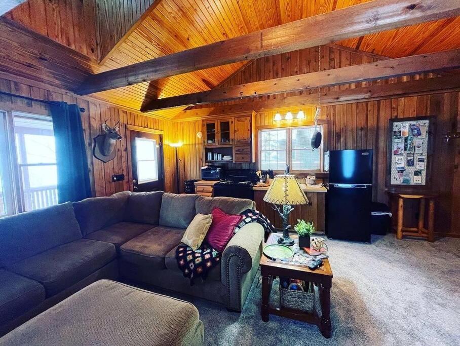 Eagle Crest cabin, White river view with hottub view 5