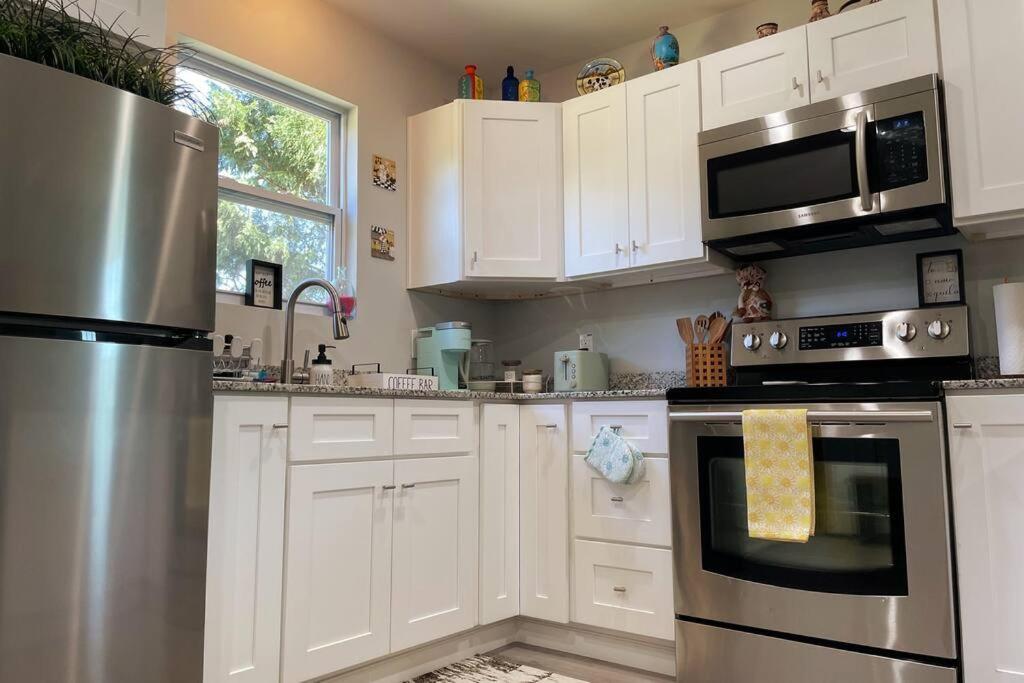 Beautiful guest suite/apartment for rent view 4