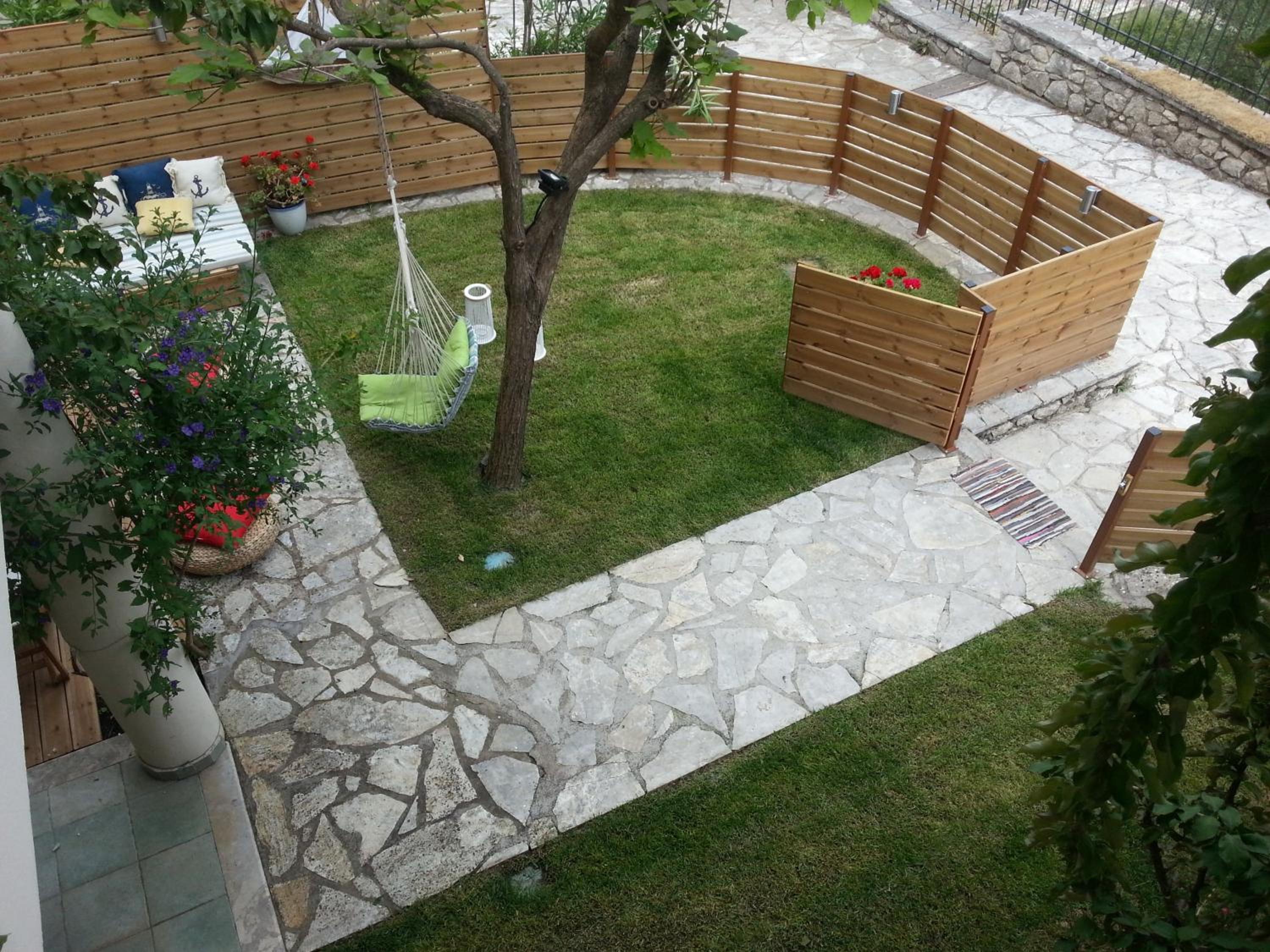 Apartment in Villa Rosebud view 2