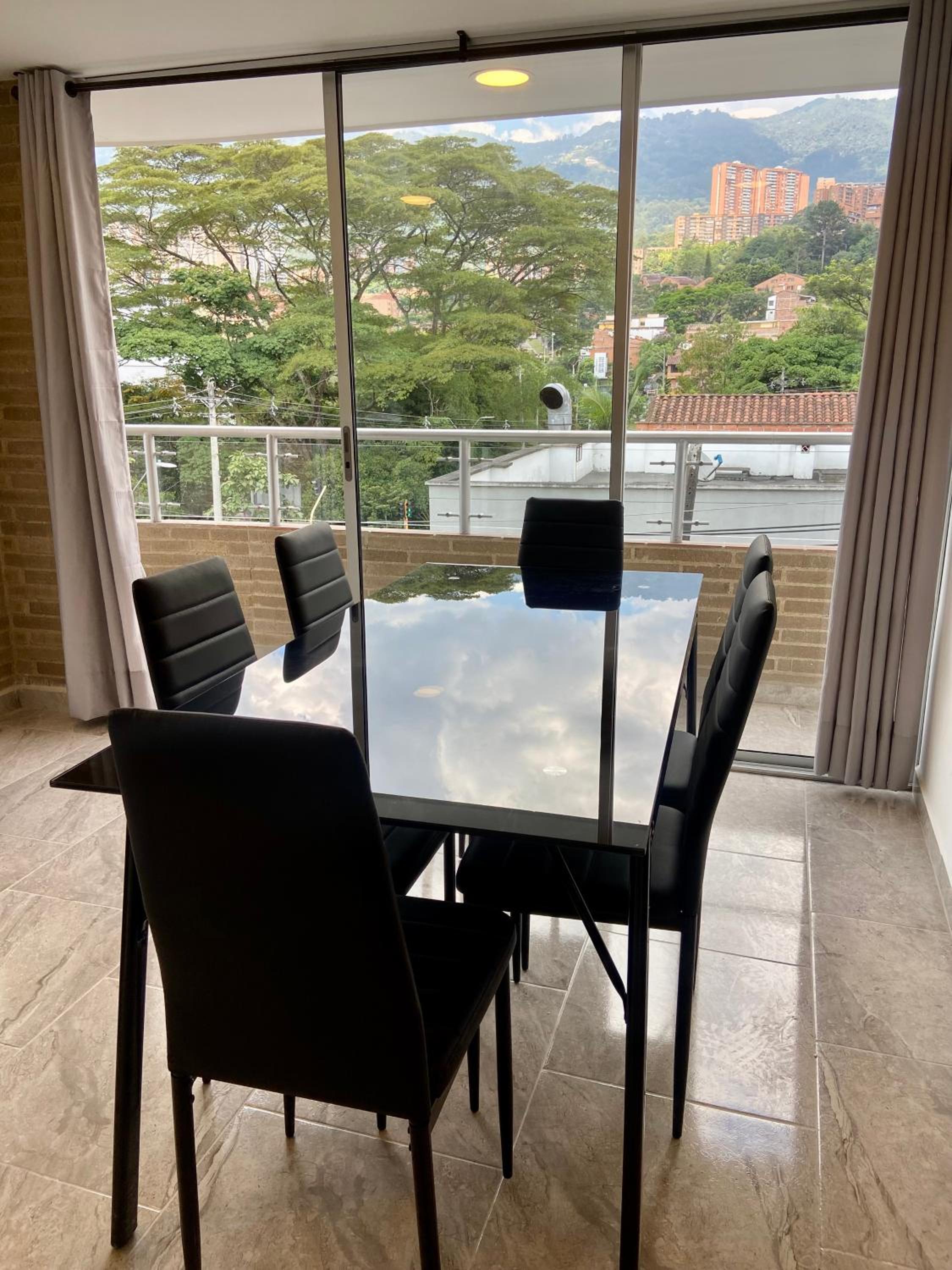 Apartamento con Excelente Ubicación en Envigado
