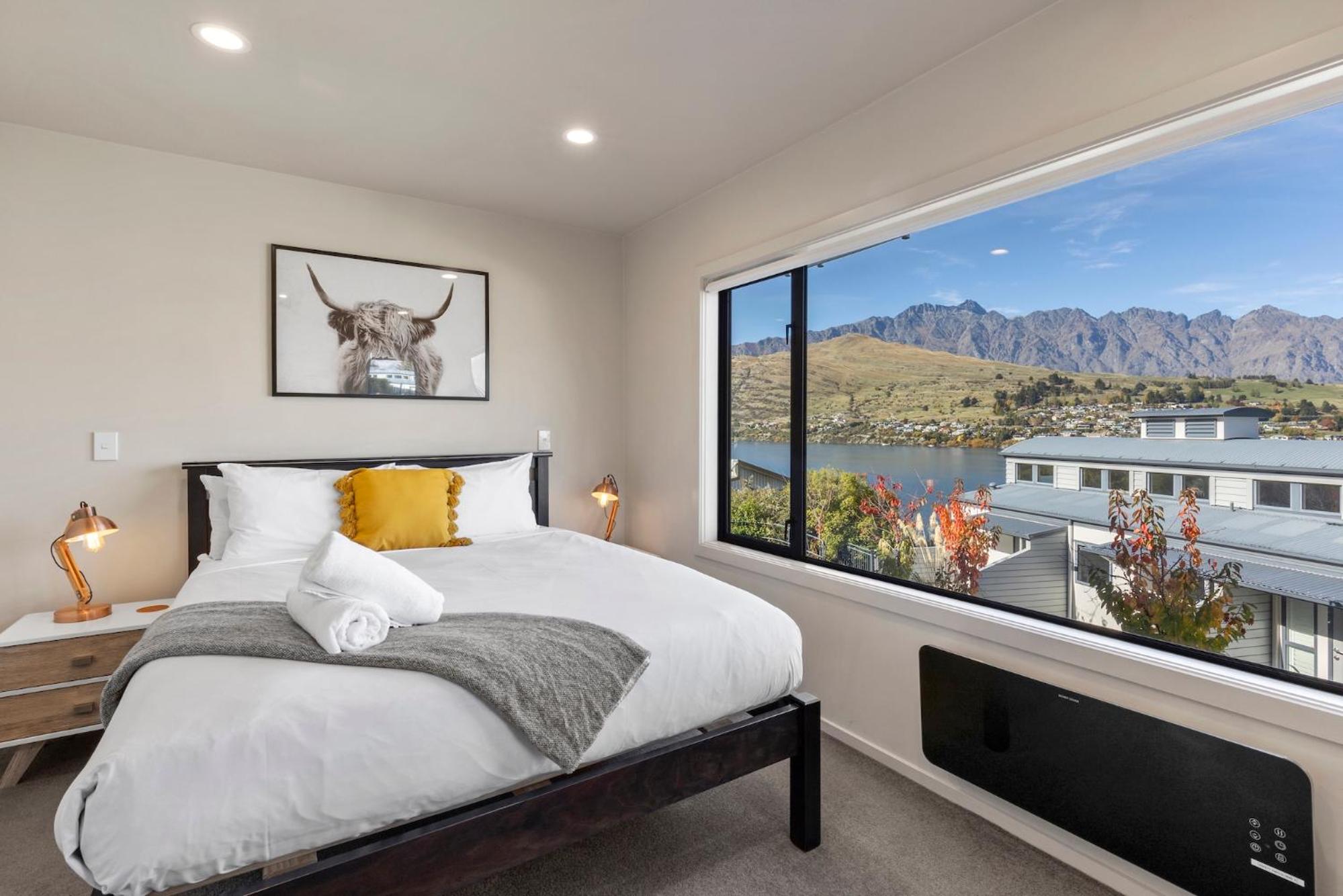 Scenic and Relaxing Lakefront Apartment