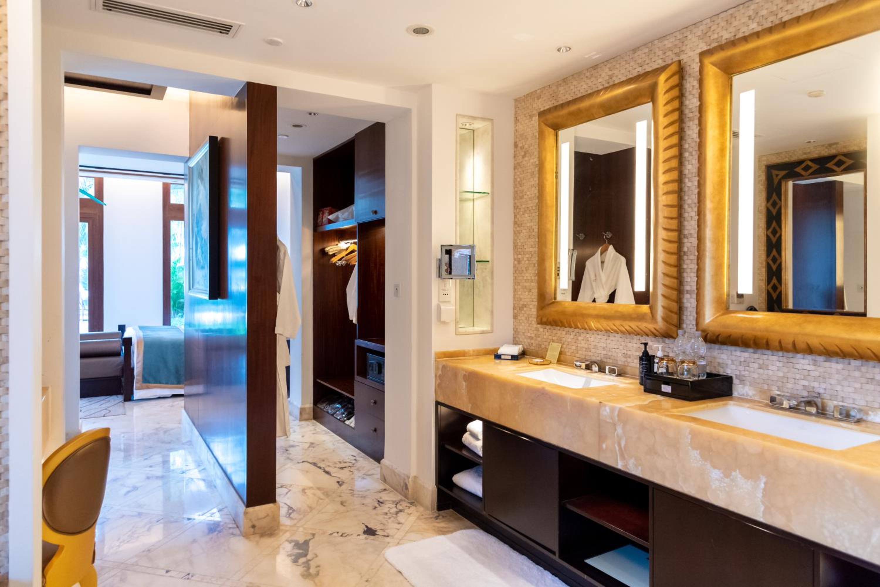 The St. Regis Sanya Yalong Bay Resort 14