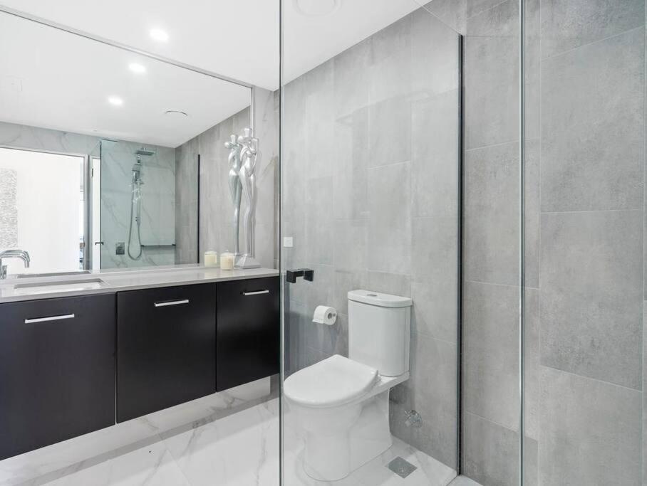 Exclusive Circle on Cavill Sub-Penthouse Luxury Apt - Hosted by Coastal Letting Co.