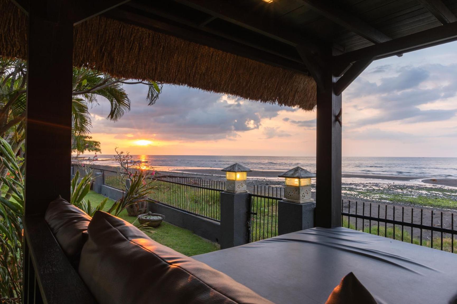 Villa Hikume - Relax In A Private Beachfront Villa view 2